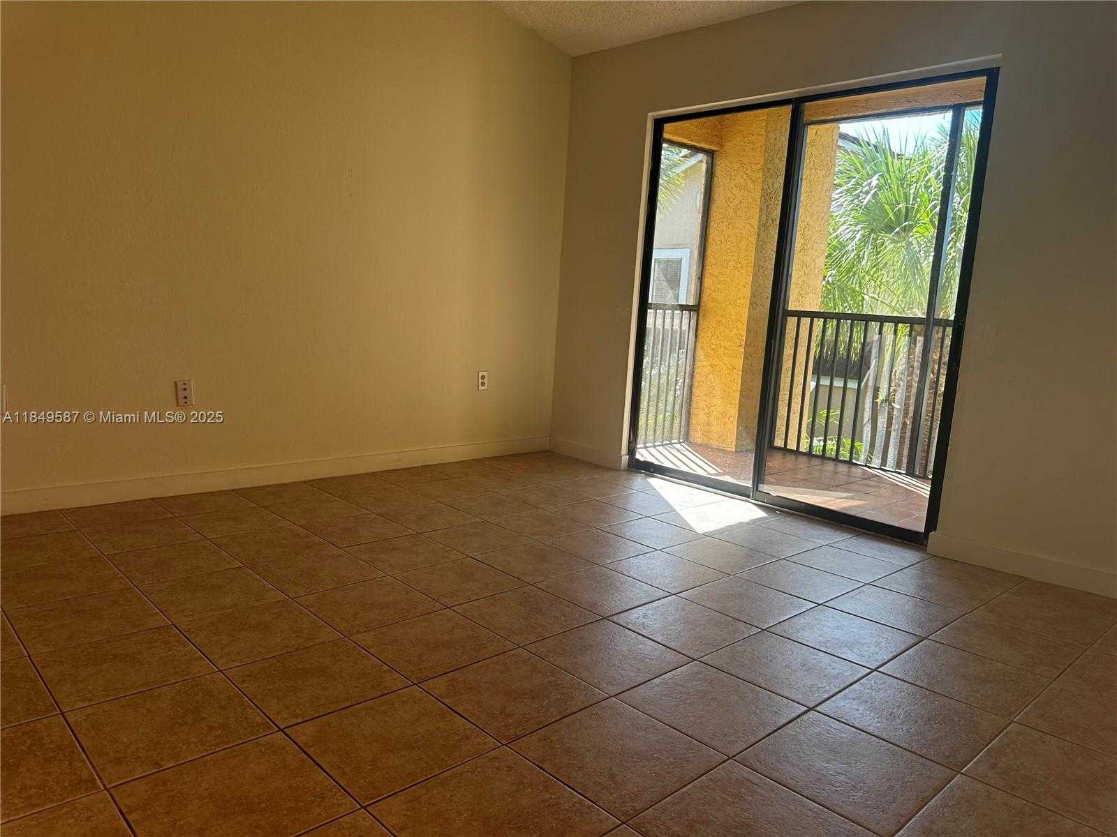Small Image of 15551 SOUTH WEST 104TH TER #825, Miami Number 4
