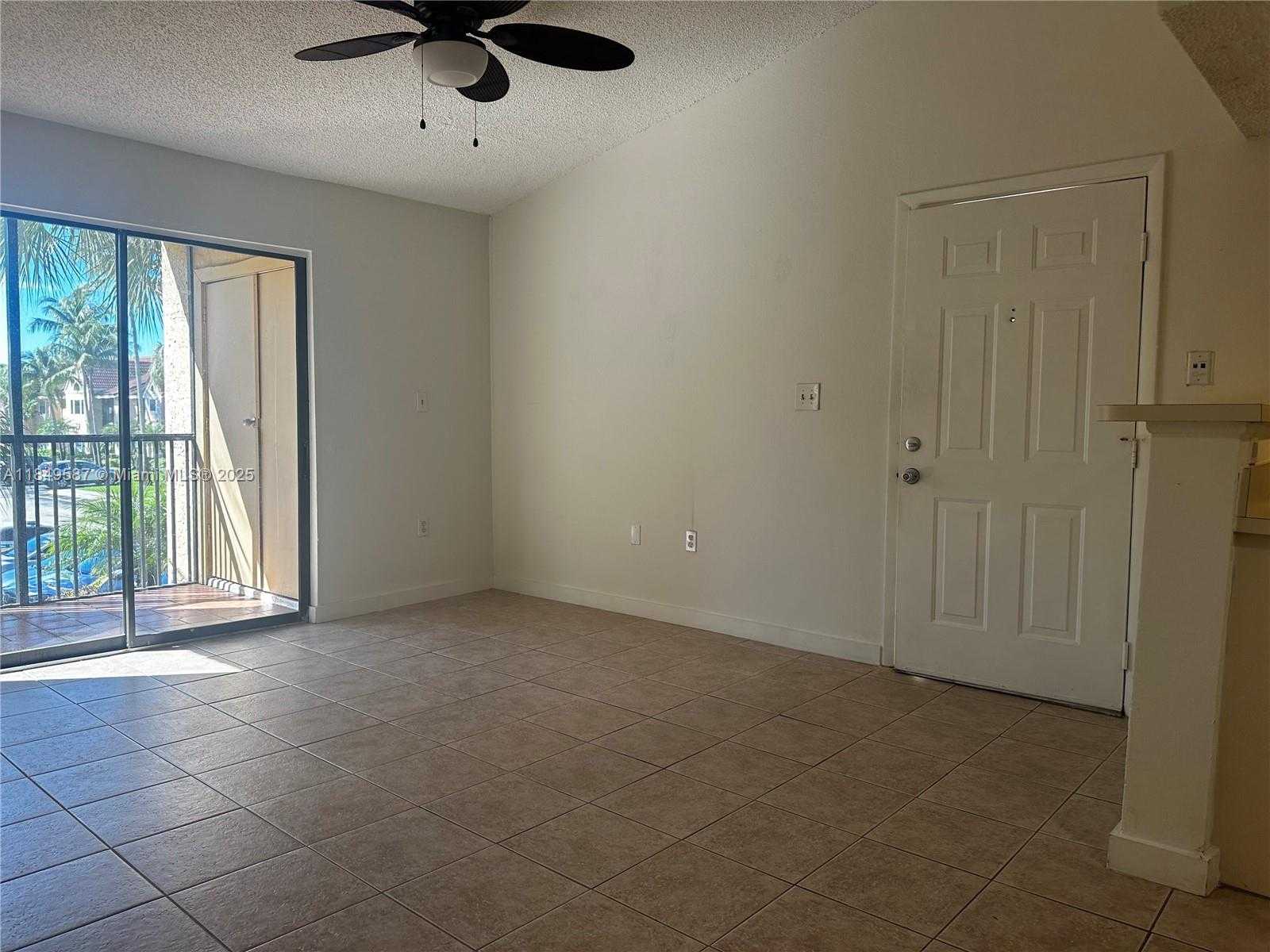 Small Image of 15551 SOUTH WEST 104TH TER #825, Miami Number 5