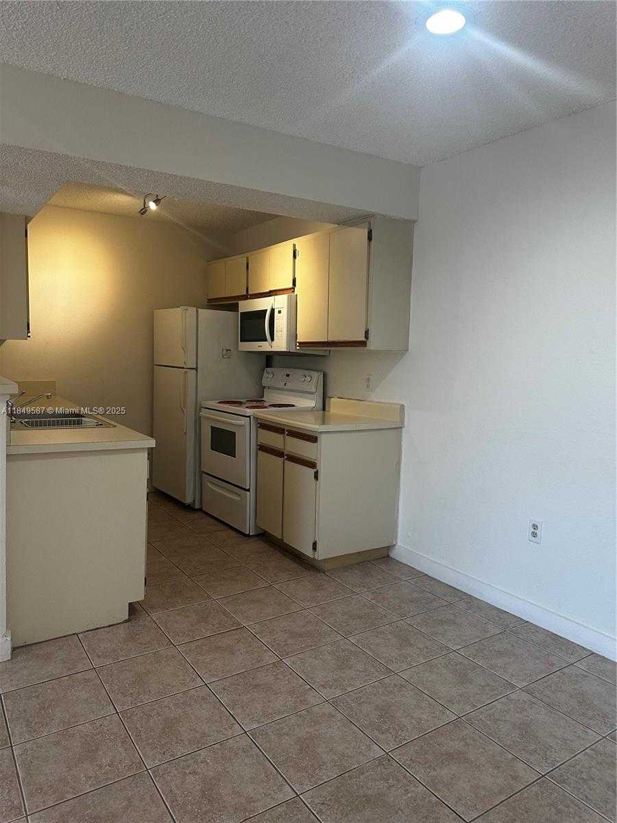 Small Image of 15551 SOUTH WEST 104TH TER #825, Miami Number 9