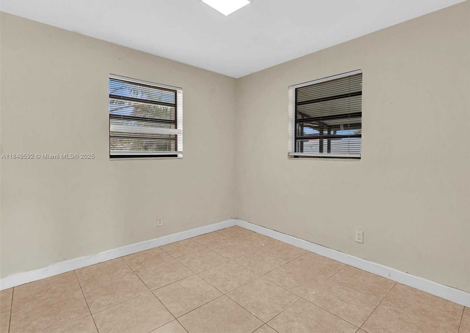 Small Image of 5611 SOUTH WEST 37TH ST #1, Davie Number 12
