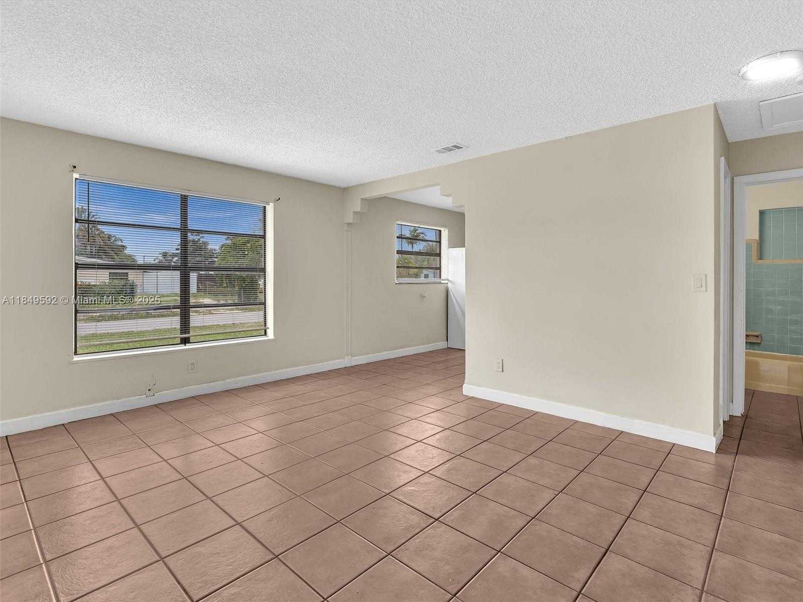 Small Image of 5611 SOUTH WEST 37TH ST #1, Davie Number 14
