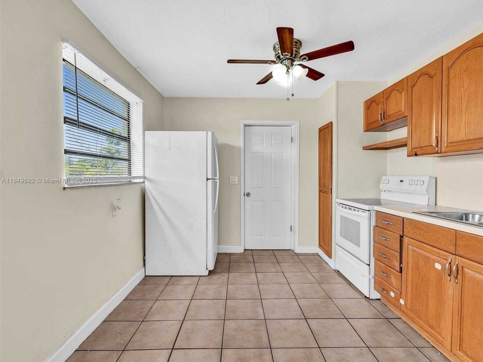 Small Image of 5611 SOUTH WEST 37TH ST #1, Davie Number 16