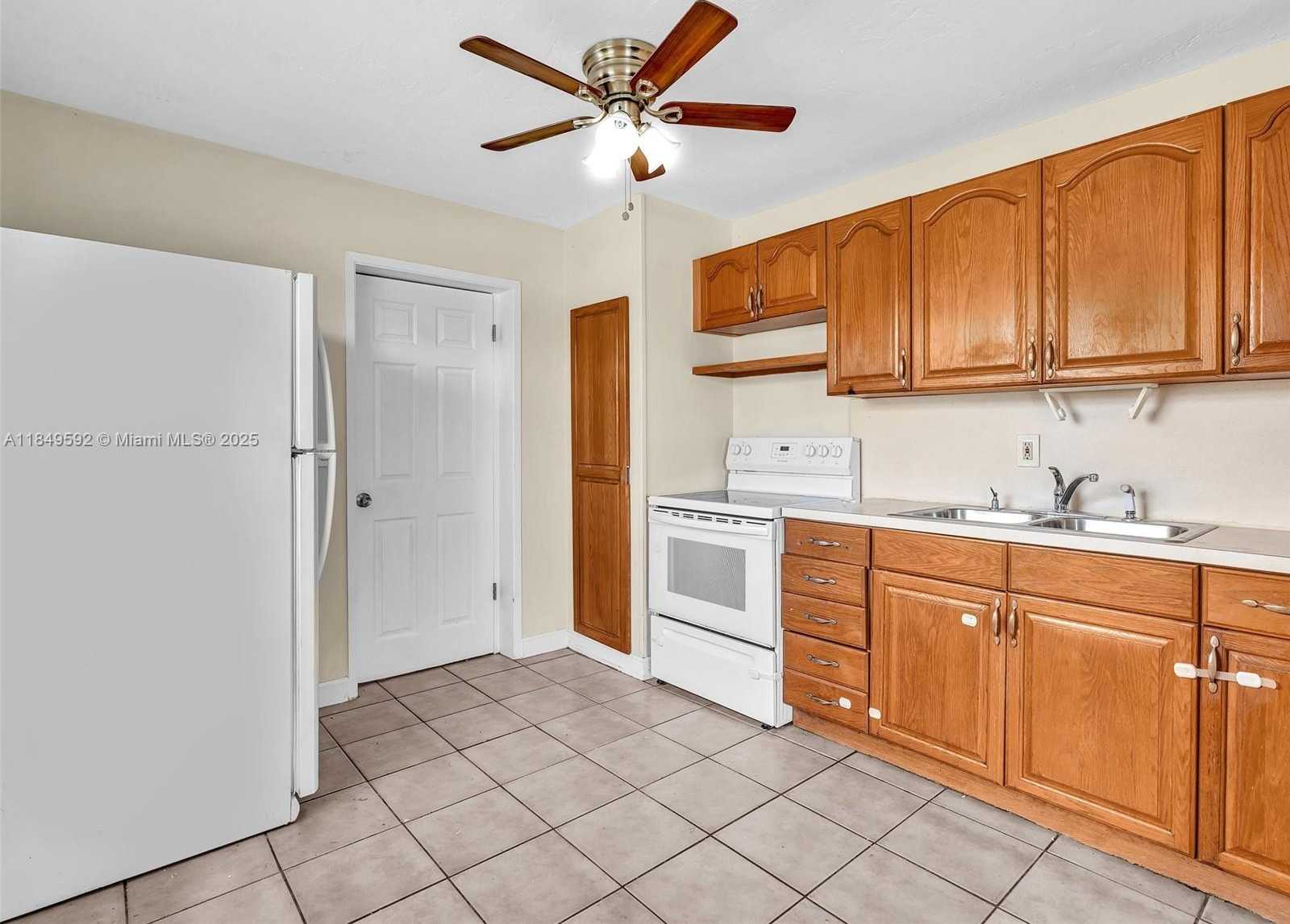 Small Image of 5611 SOUTH WEST 37TH ST #1, Davie Number 22