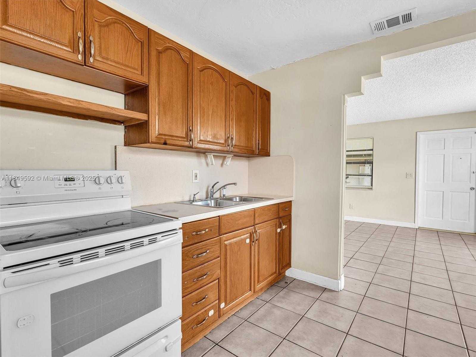 Small Image of 5611 SOUTH WEST 37TH ST #1, Davie Number 25