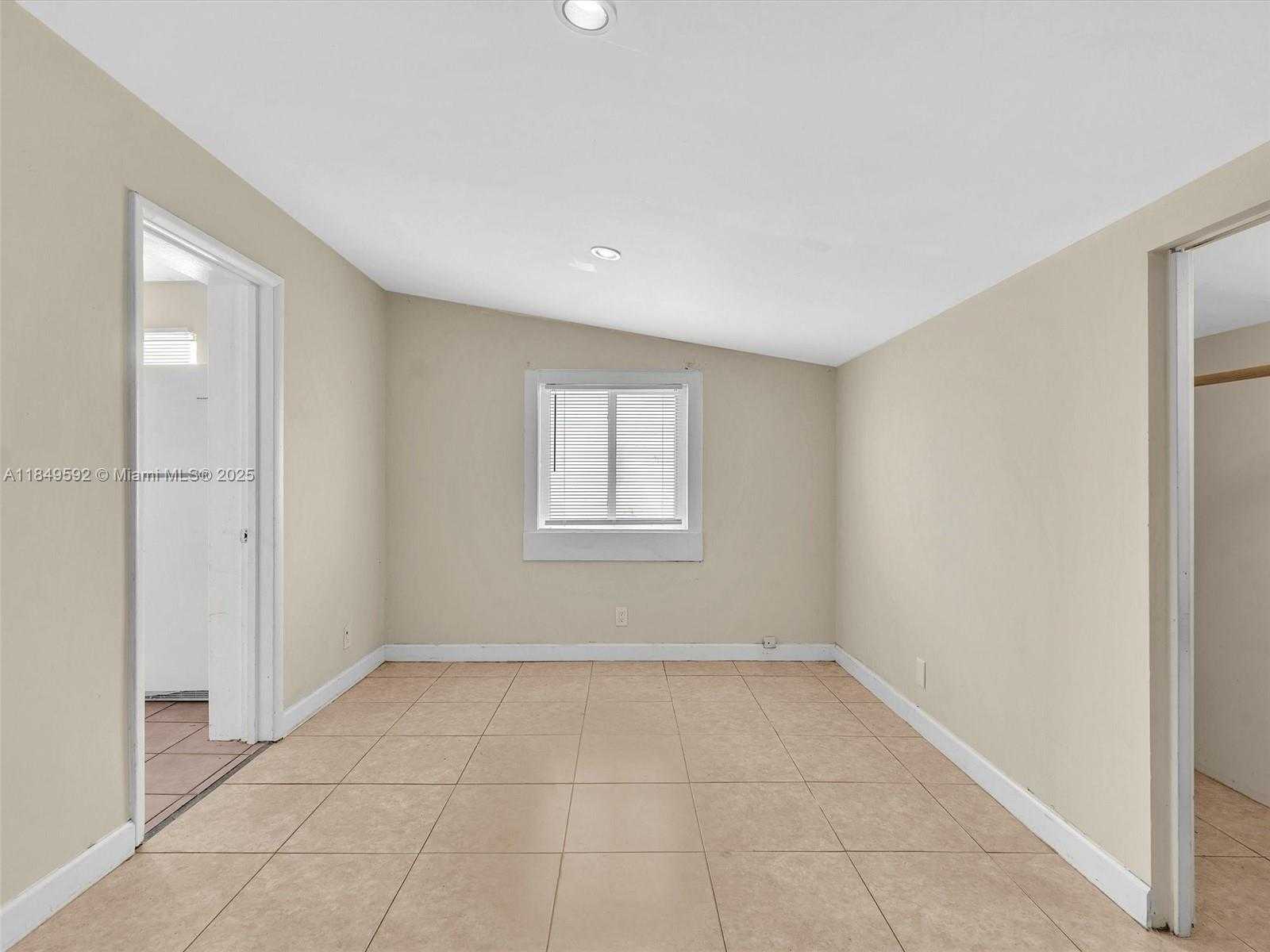 Small Image of 5611 SOUTH WEST 37TH ST #1, Davie Number 29