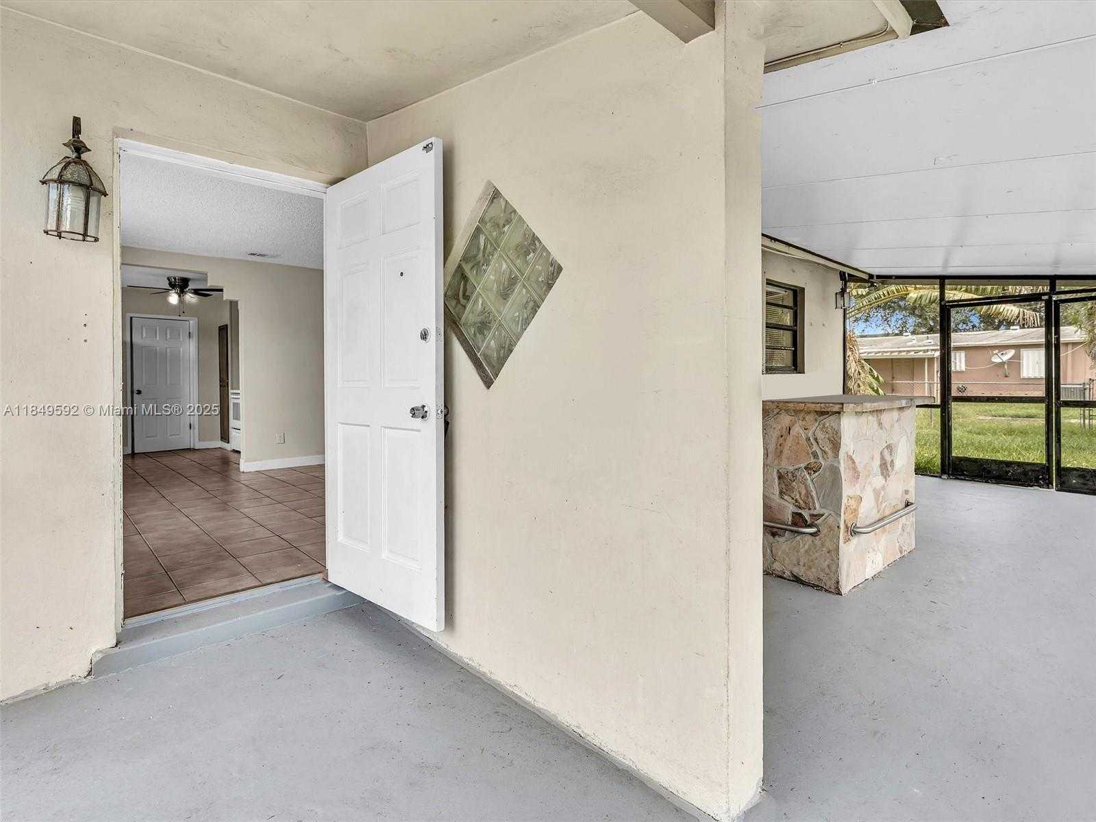 Small Image of 5611 SOUTH WEST 37TH ST #1, Davie Number 3