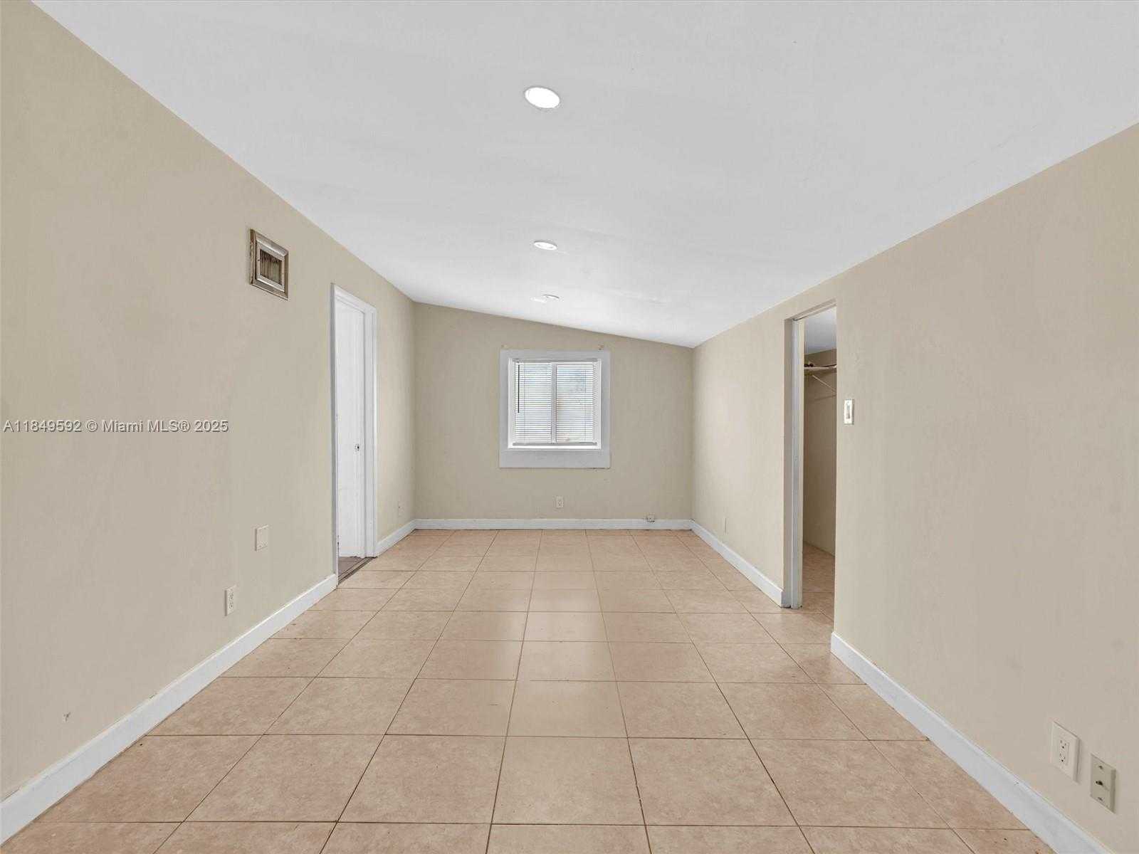 Small Image of 5611 SOUTH WEST 37TH ST #1, Davie Number 30