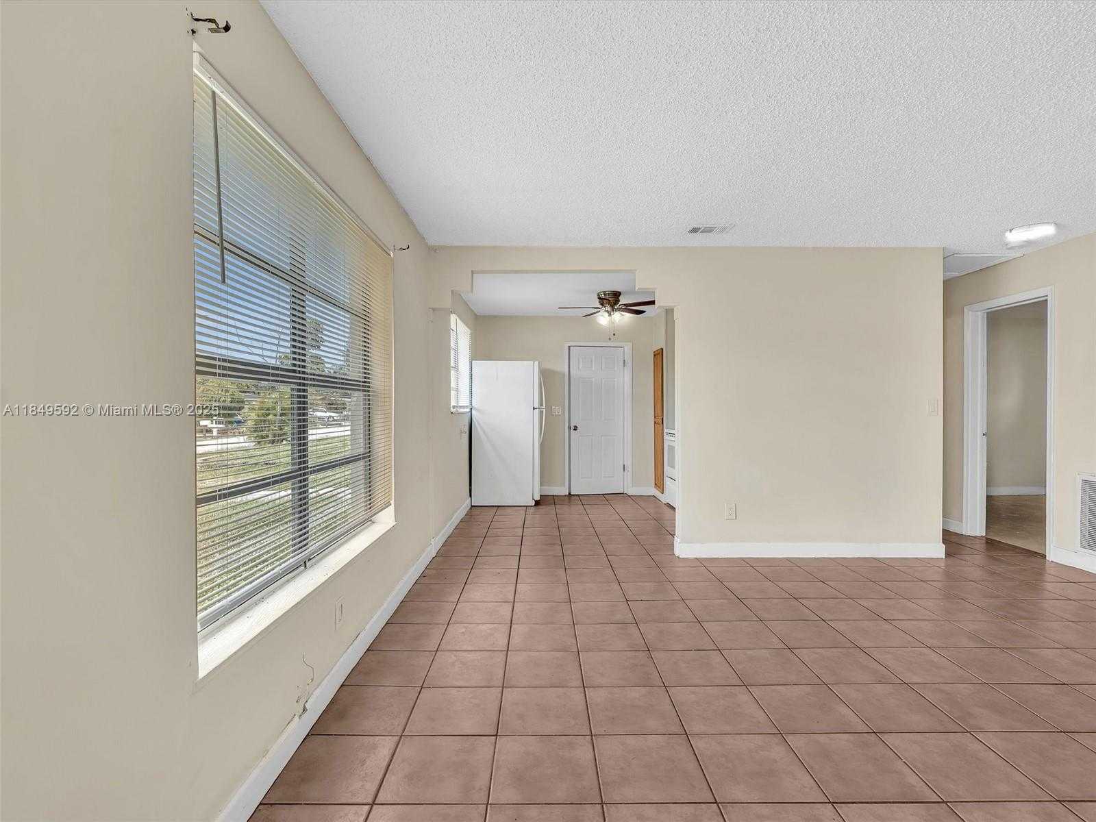 Small Image of 5611 SOUTH WEST 37TH ST #1, Davie Number 4