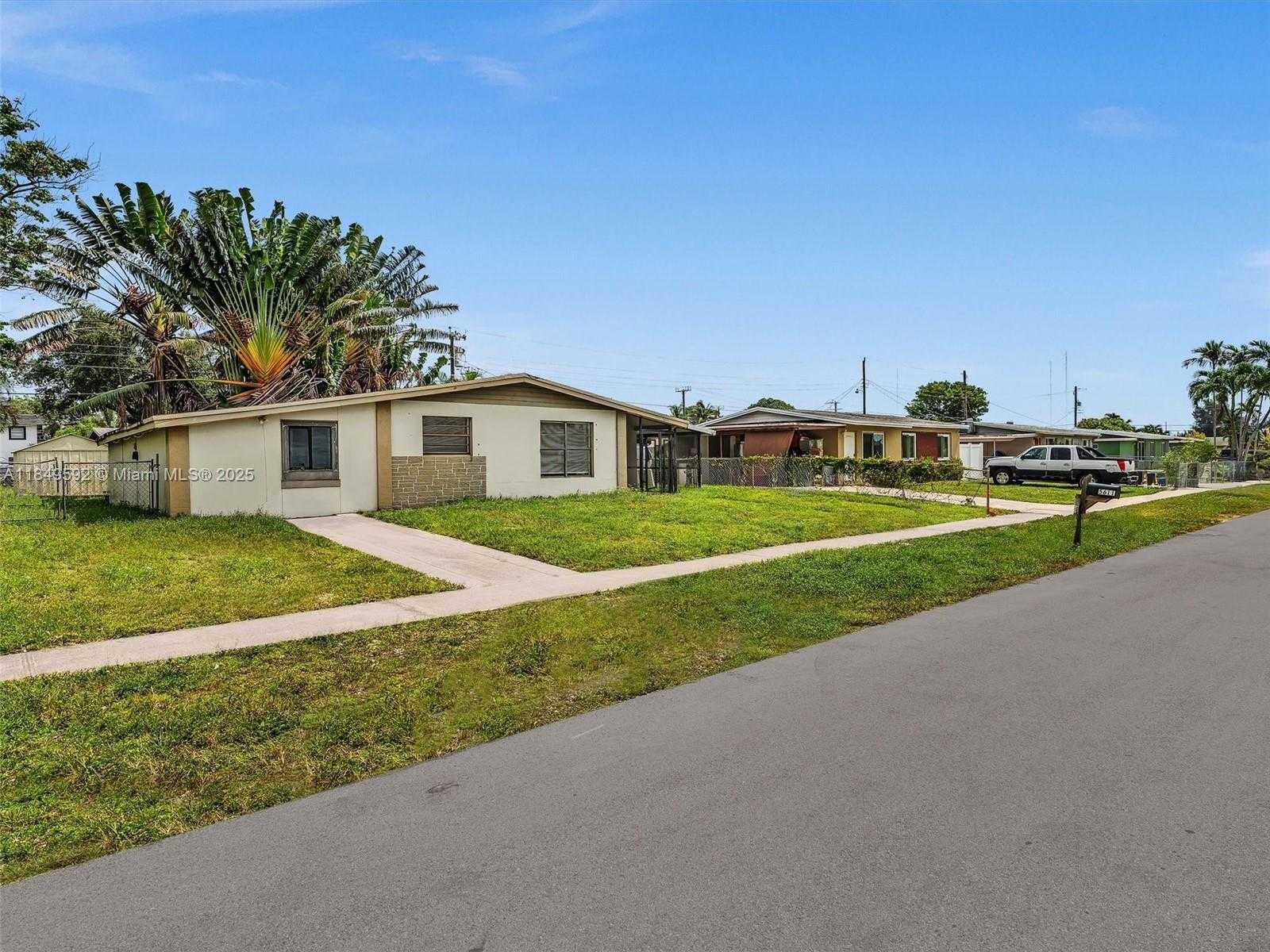 Small Image of 5611 SOUTH WEST 37TH ST #1, Davie Number 41