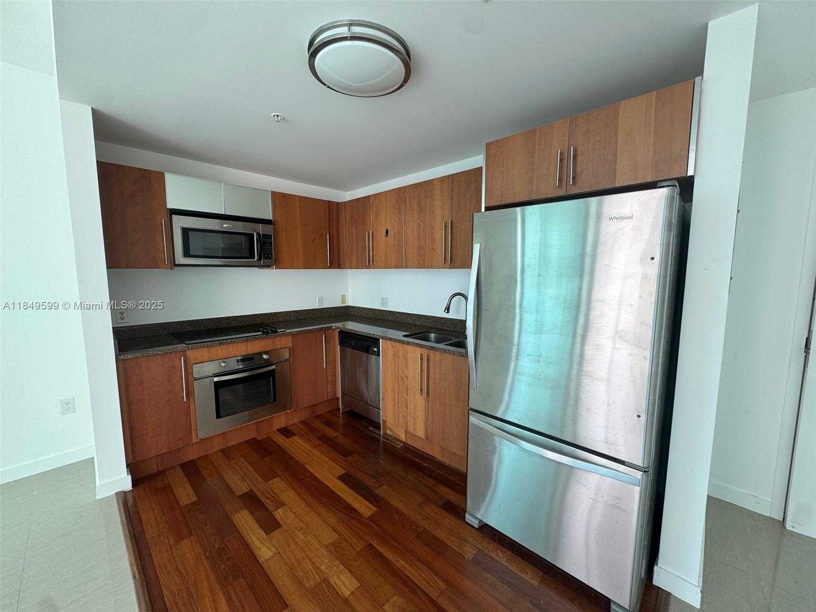 Small Image of 300 SOUTH BISCAYNE BLVD #T-3109, Miami Number 4