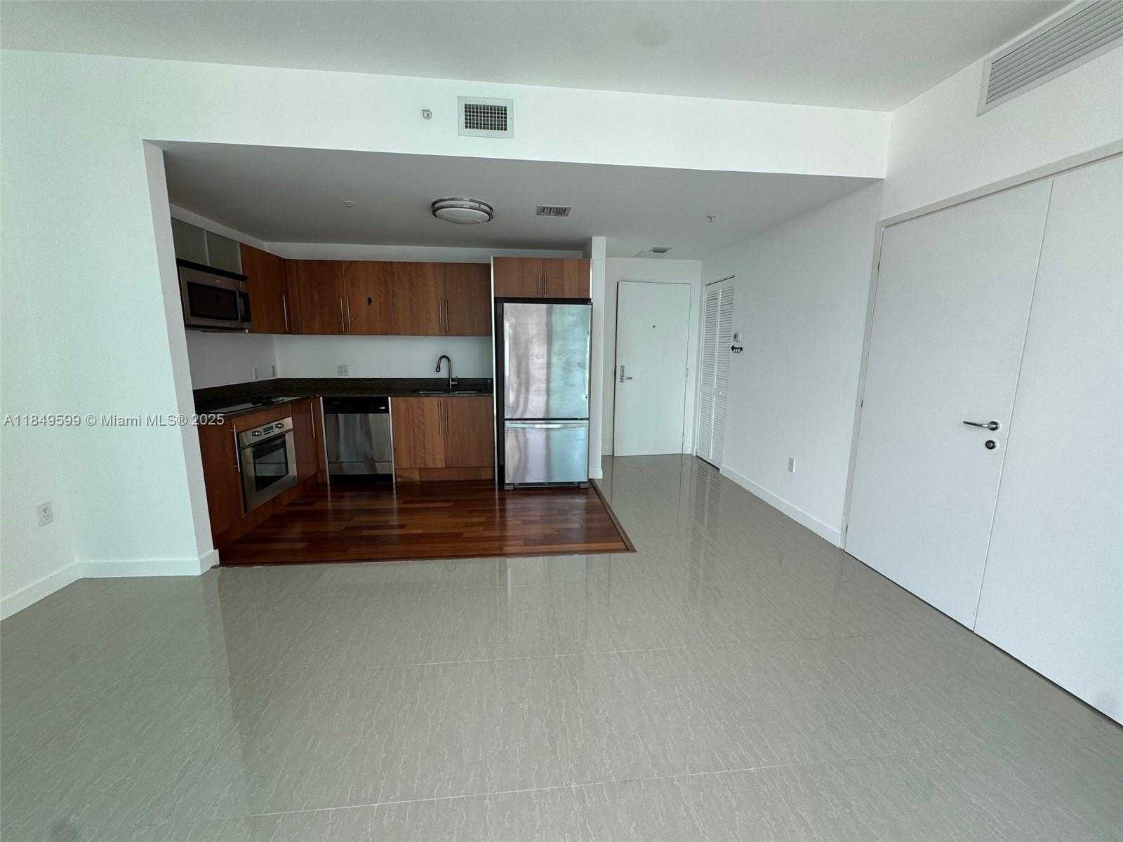 Small Image of 300 SOUTH BISCAYNE BLVD #T-3109, Miami Number 5