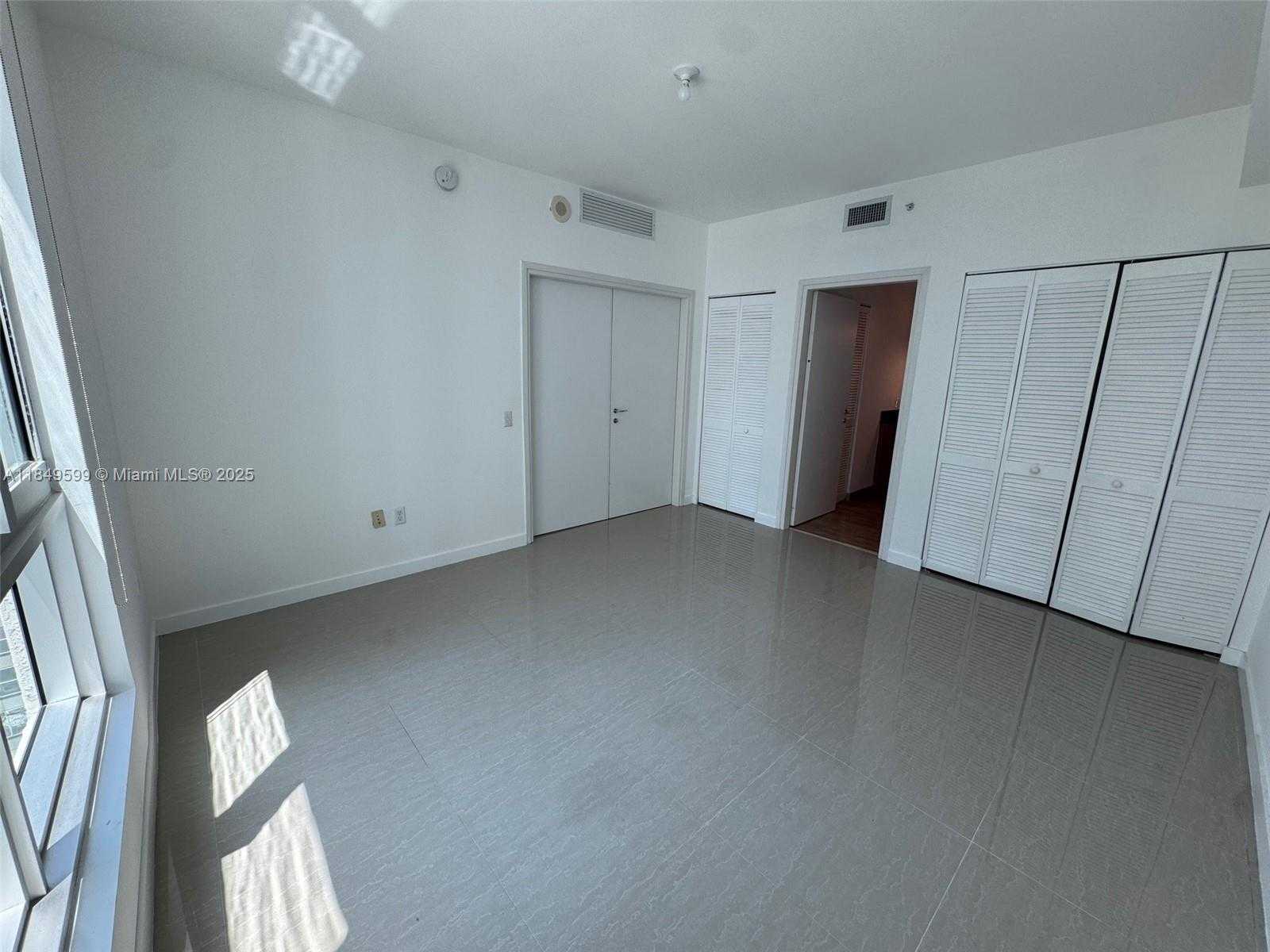 Small Image of 300 SOUTH BISCAYNE BLVD #T-3109, Miami Number 9