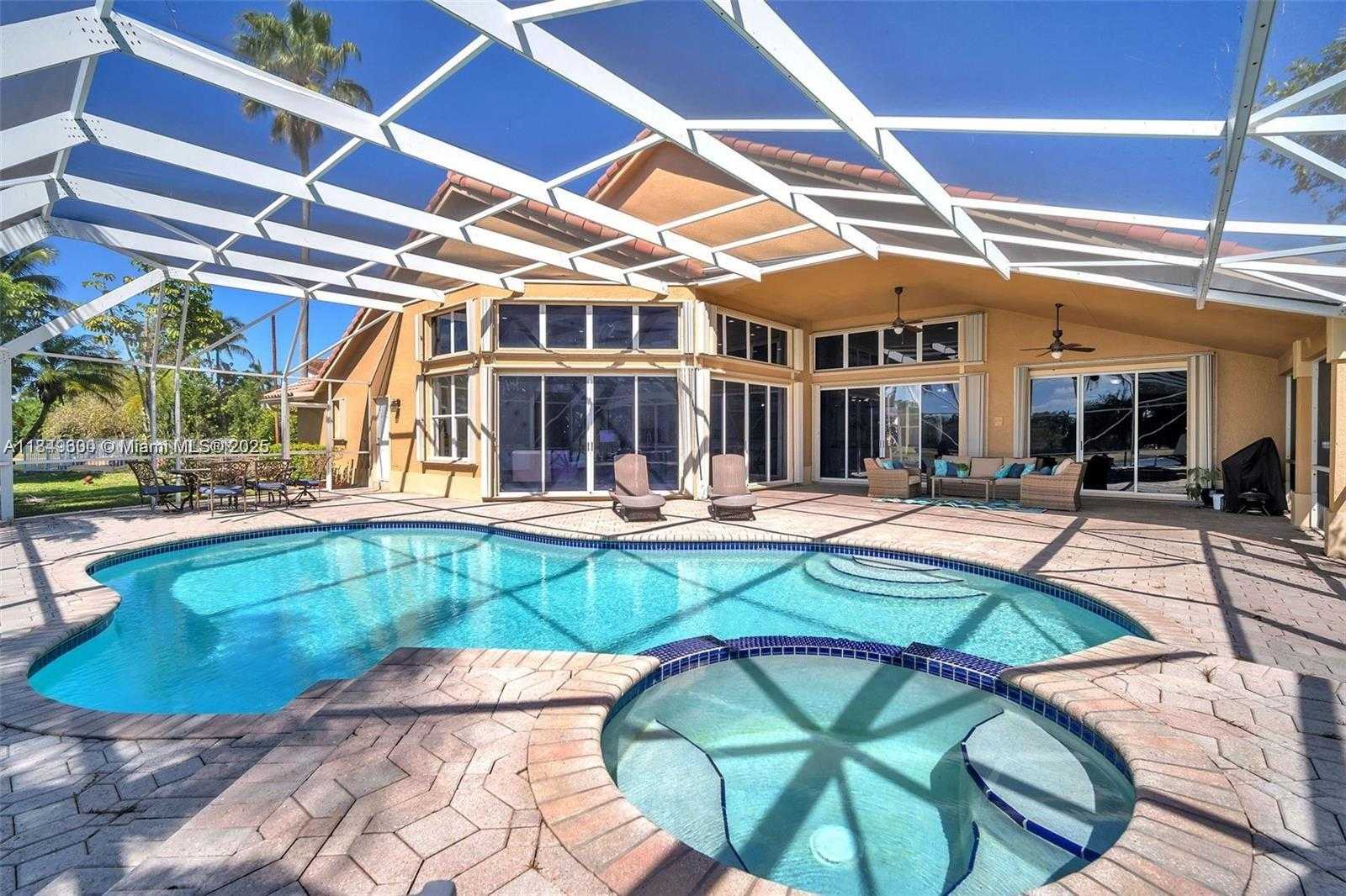 Small Image of 620 WEST LAUREL LN W, Pembroke Pines Number 11