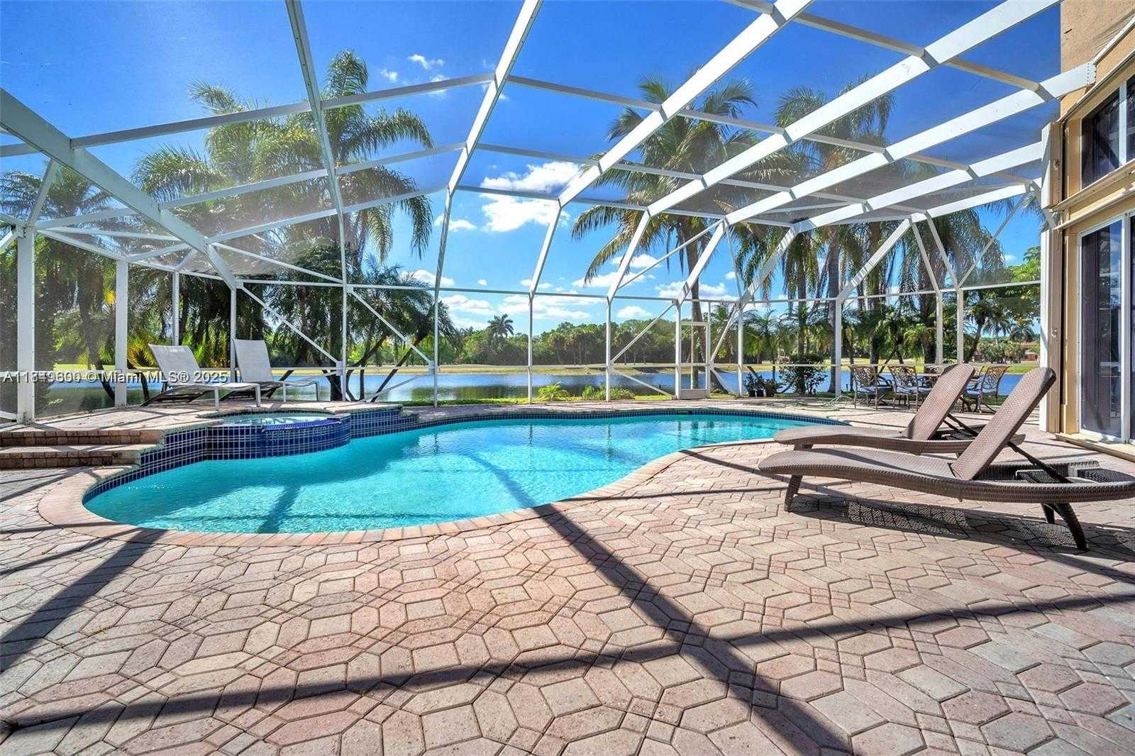 Small Image of 620 WEST LAUREL LN W, Pembroke Pines Number 13