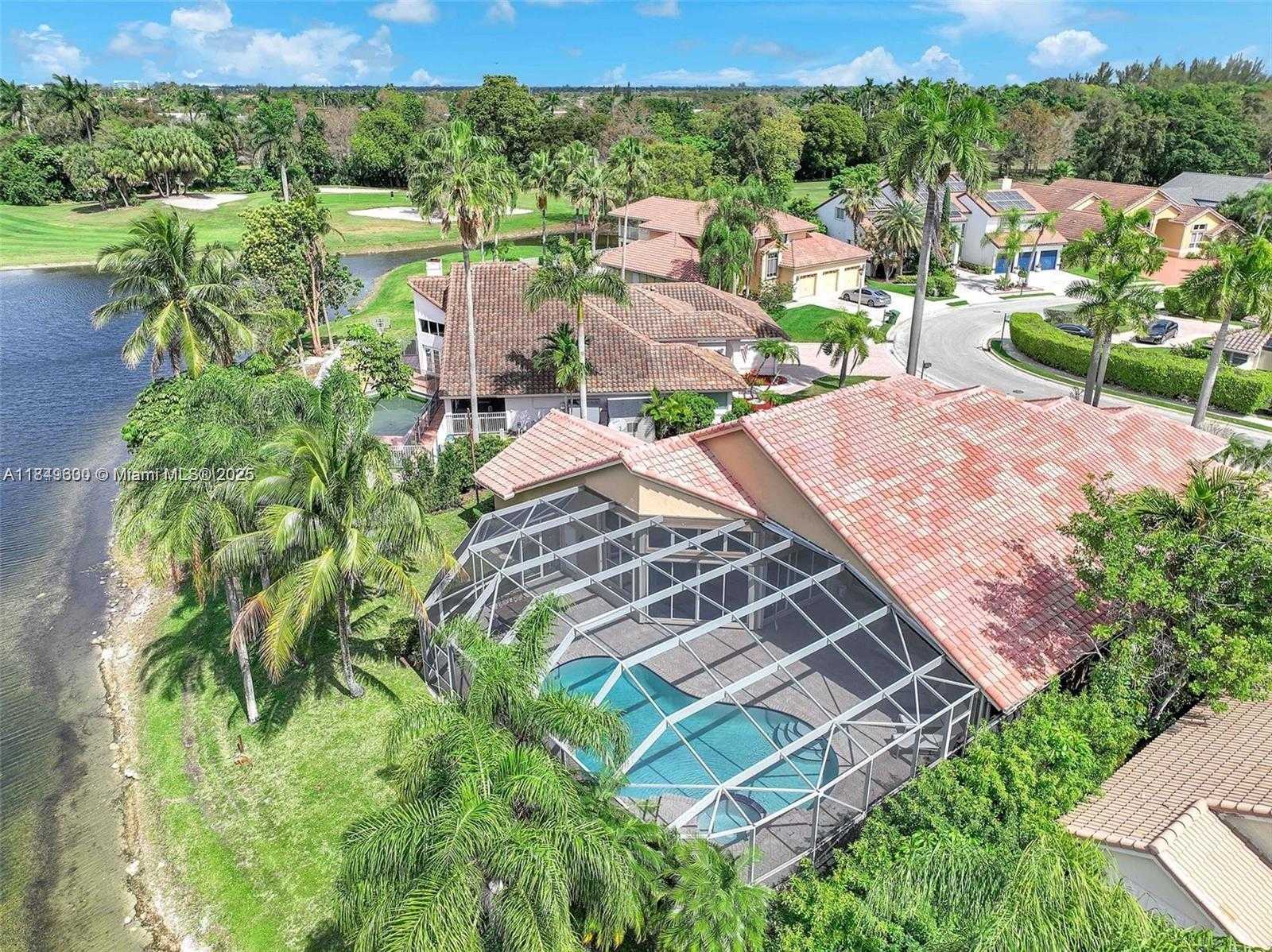 Small Image of 620 WEST LAUREL LN W, Pembroke Pines Number 14