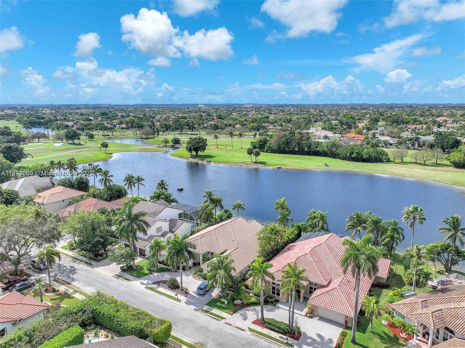 Small Image of 620 WEST LAUREL LN W, Pembroke Pines Number 15