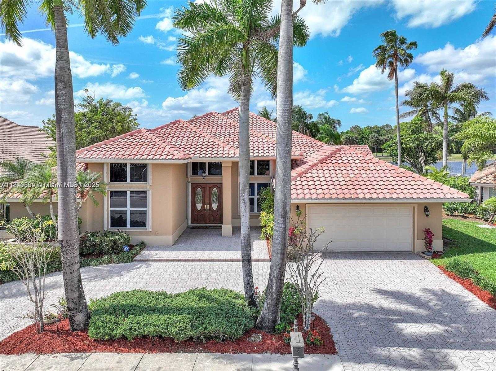 Small Image of 620 WEST LAUREL LN W, Pembroke Pines Number 2