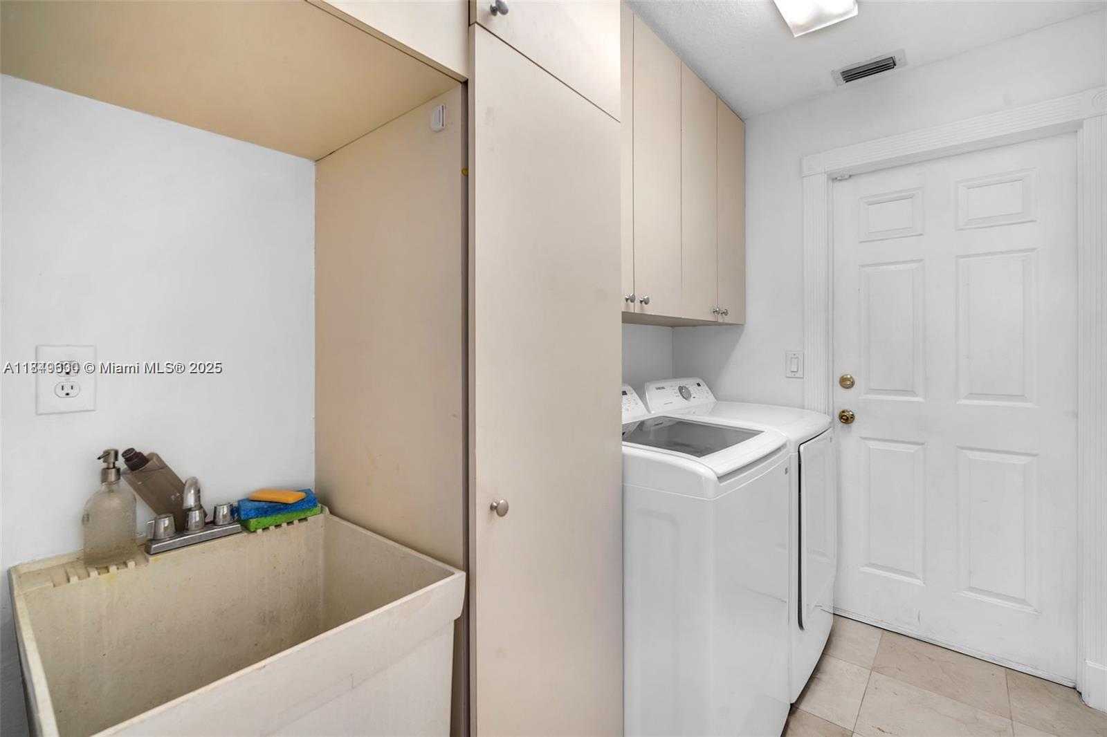 Small Image of 620 WEST LAUREL LN W, Pembroke Pines Number 27