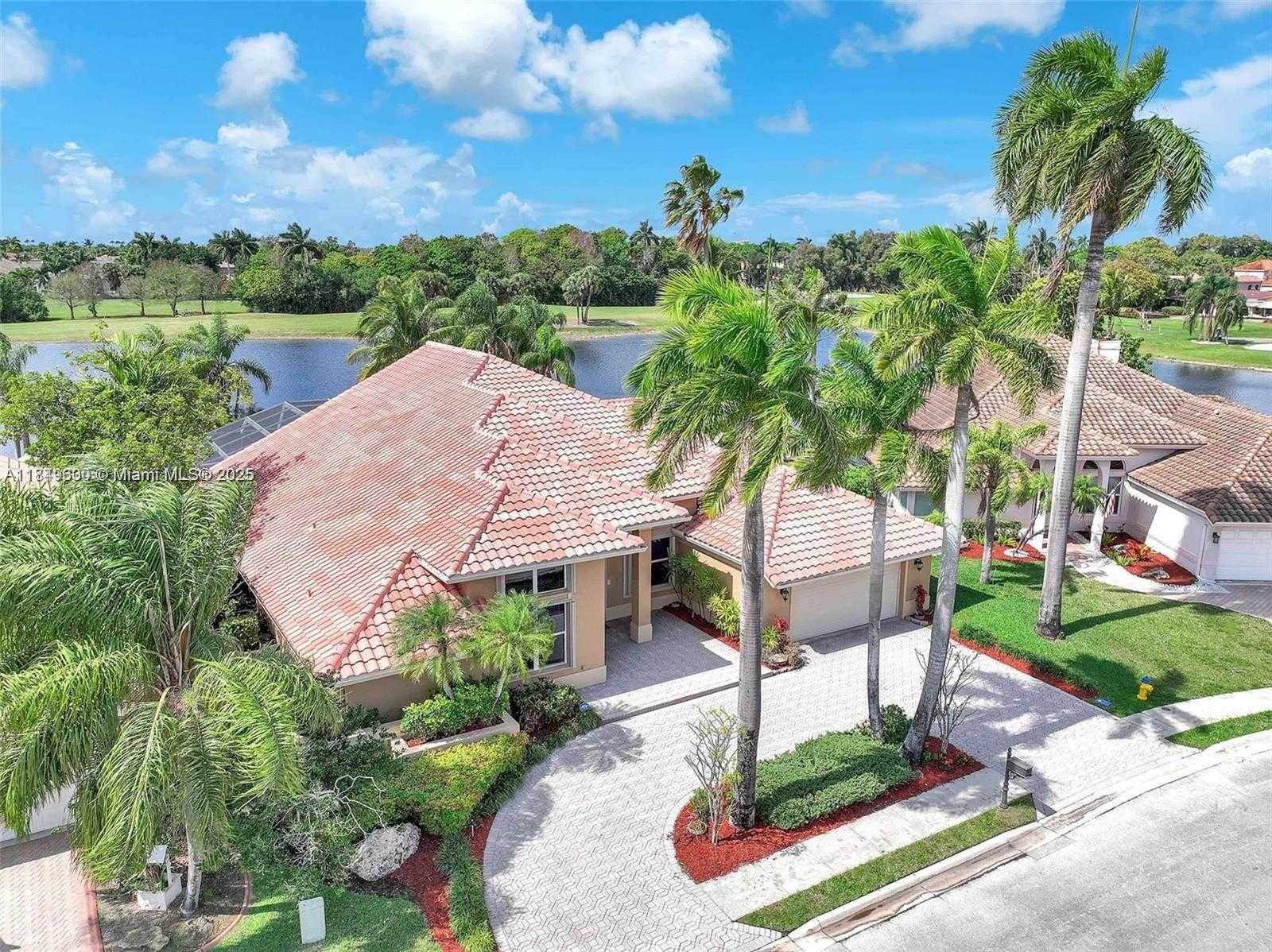 Small Image of 620 WEST LAUREL LN W, Pembroke Pines Number 3