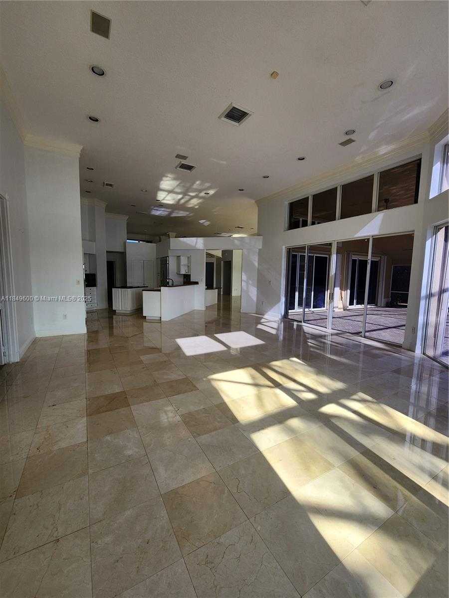 Small Image of 620 WEST LAUREL LN W, Pembroke Pines Number 30
