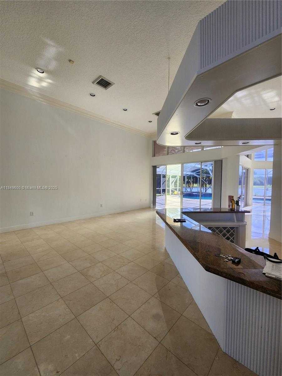 Small Image of 620 WEST LAUREL LN W, Pembroke Pines Number 32