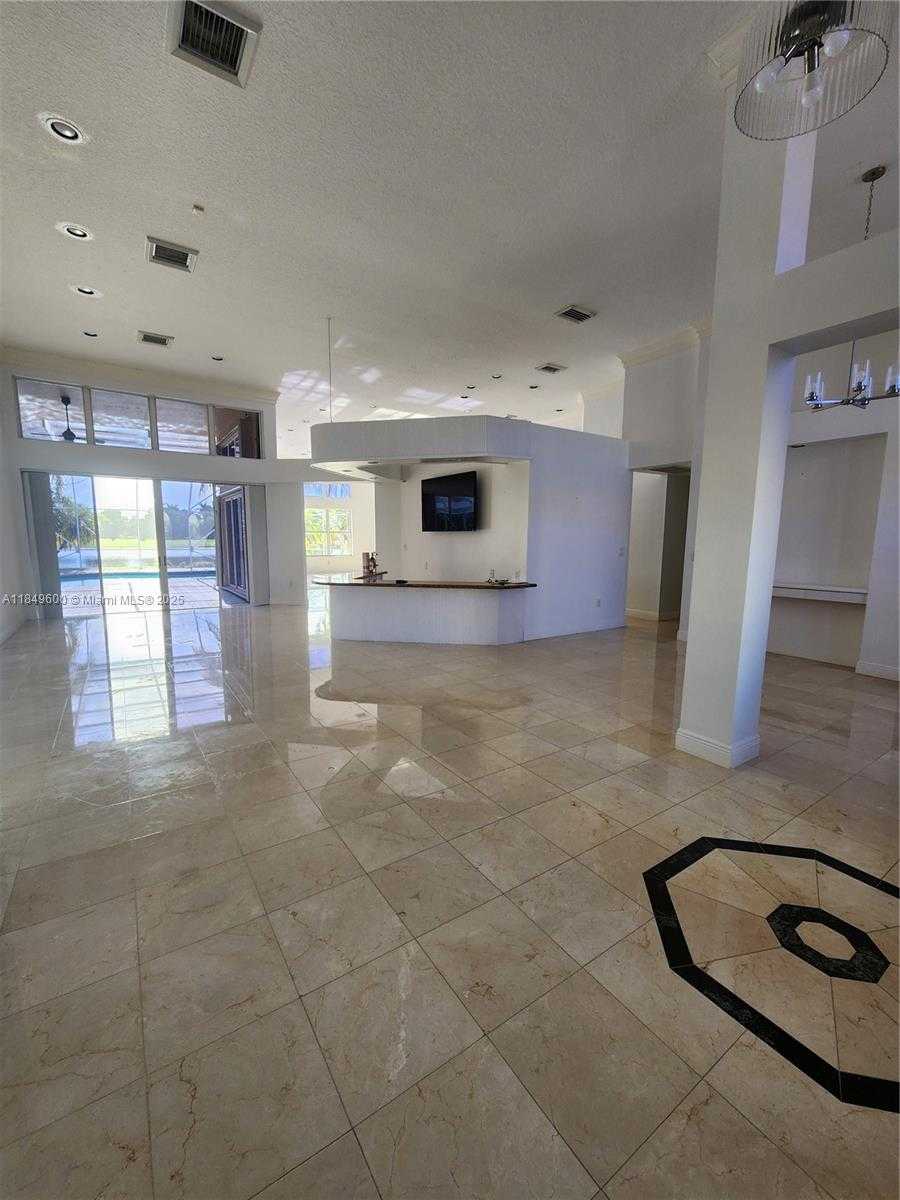 Small Image of 620 WEST LAUREL LN W, Pembroke Pines Number 33