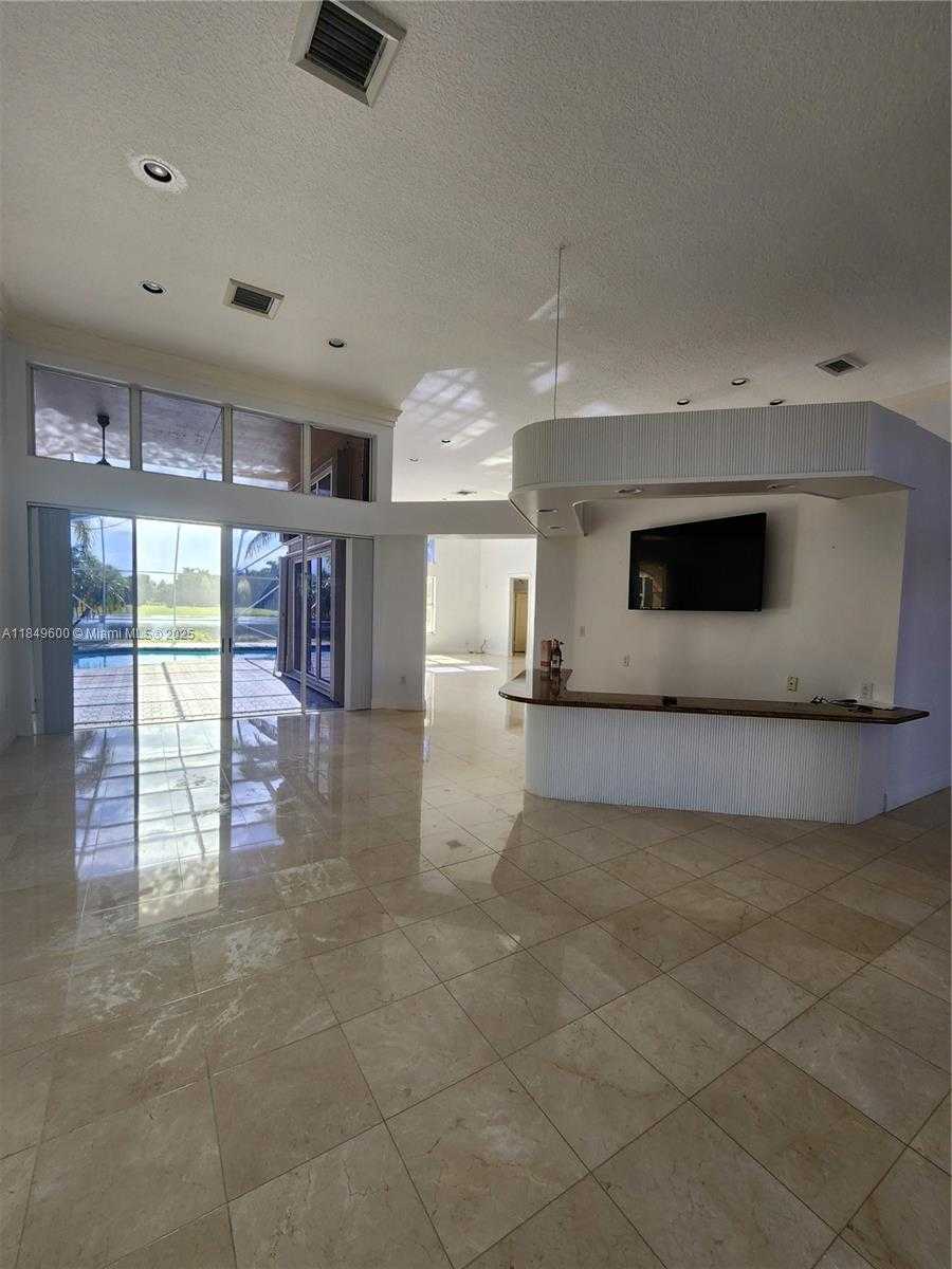 Small Image of 620 WEST LAUREL LN W, Pembroke Pines Number 35