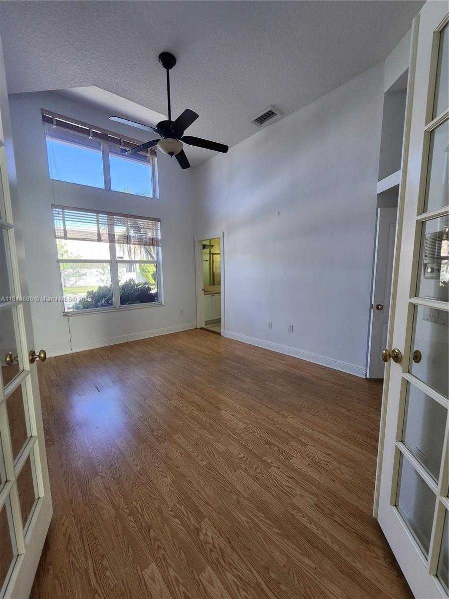 Small Image of 620 WEST LAUREL LN W, Pembroke Pines Number 40