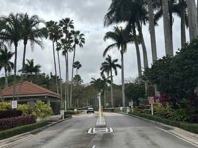 Small Image of 620 WEST LAUREL LN W, Pembroke Pines Number 5