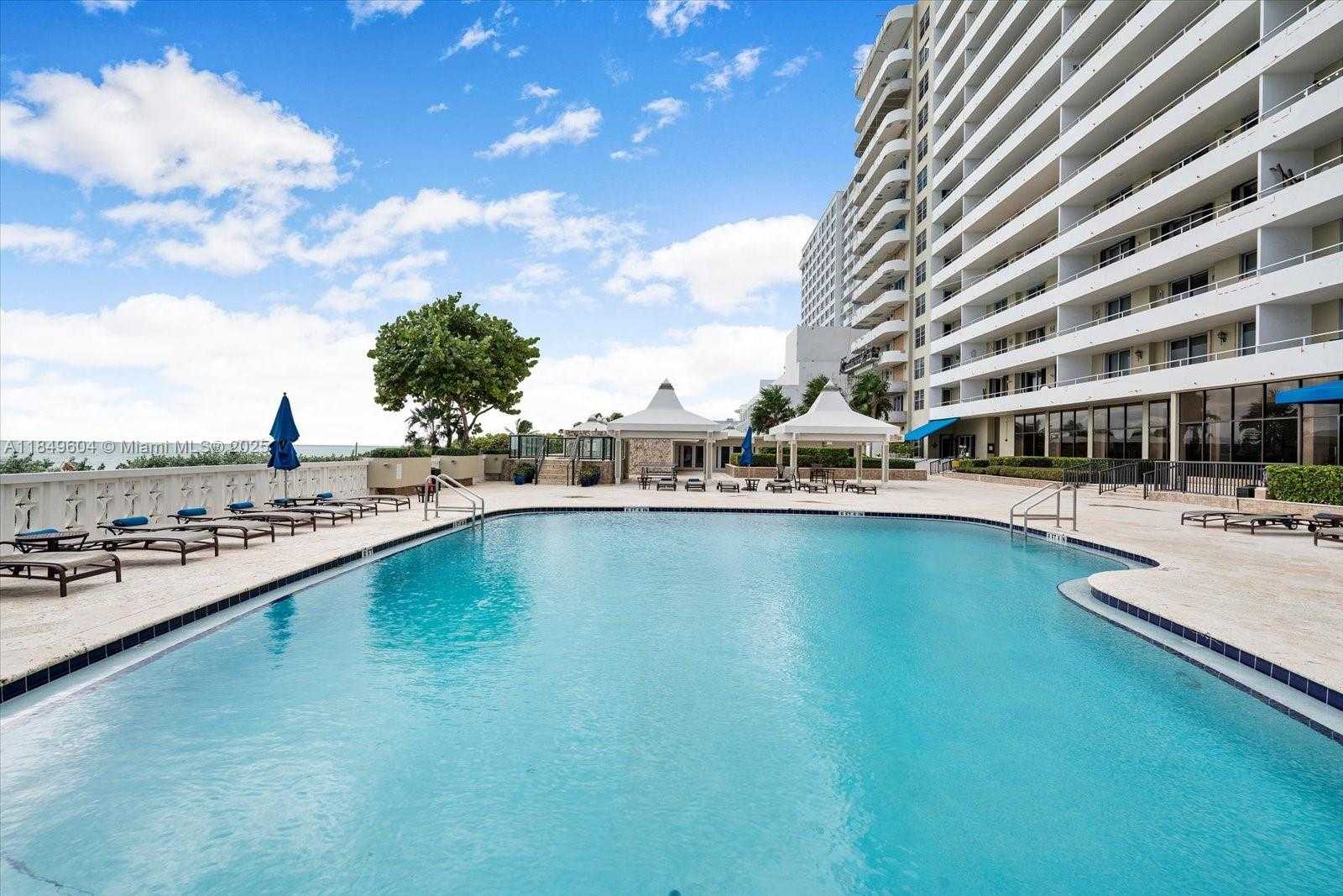 Small Image of 5555 COLLINS AVE #8U, Miami Beach Number 10