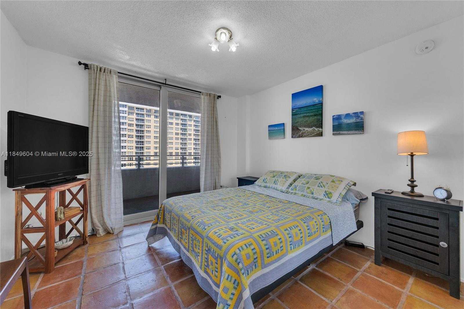 Small Image of 5555 COLLINS AVE #8U, Miami Beach Number 23