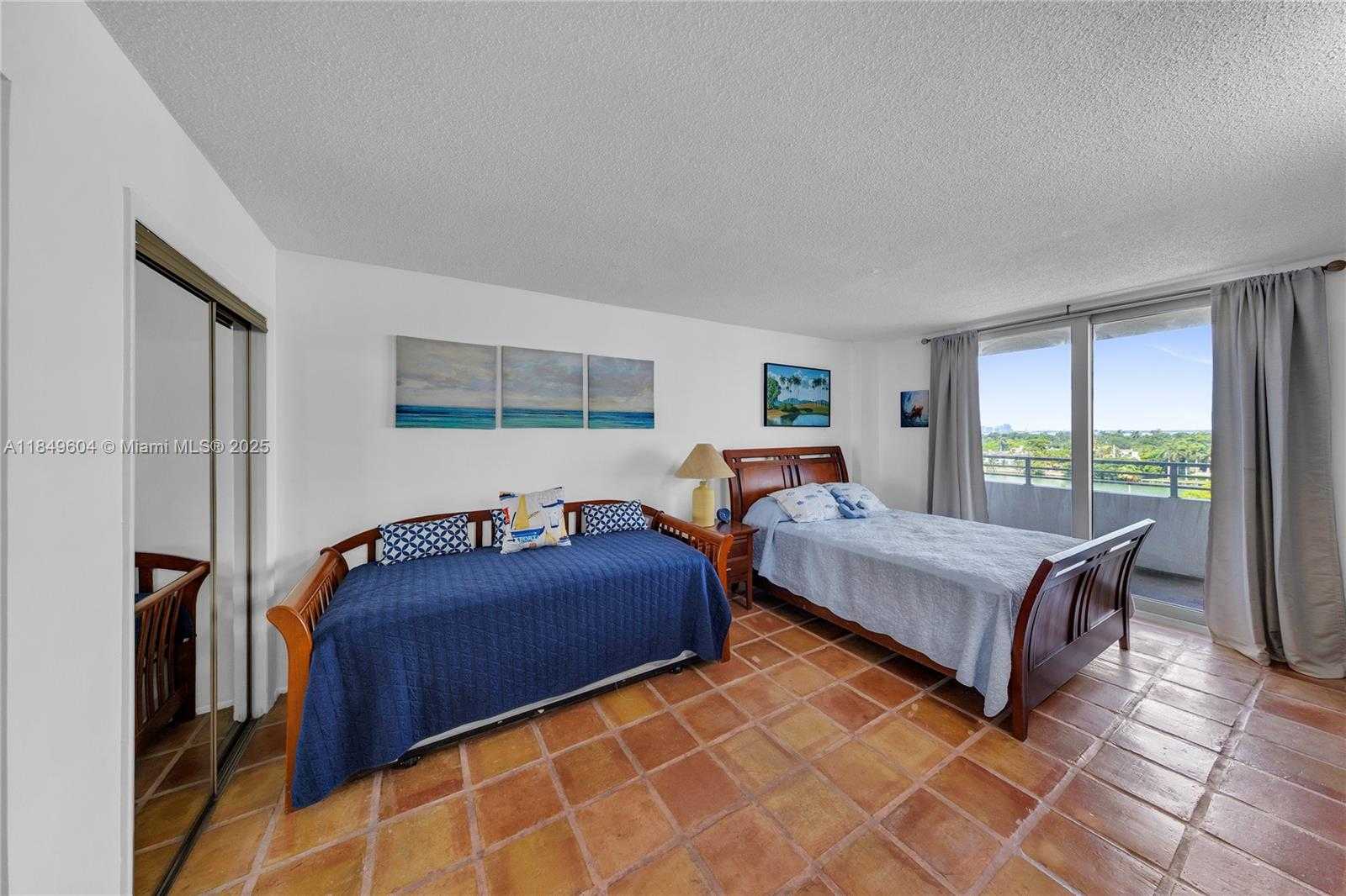 Small Image of 5555 COLLINS AVE #8U, Miami Beach Number 27