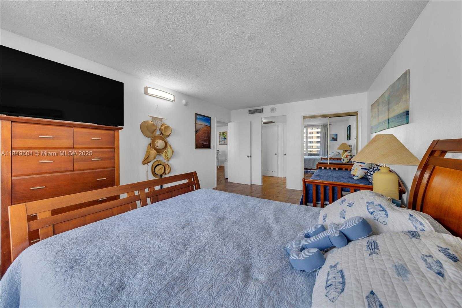 Small Image of 5555 COLLINS AVE #8U, Miami Beach Number 29