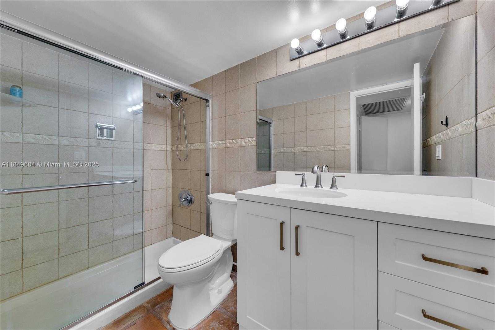 Small Image of 5555 COLLINS AVE #8U, Miami Beach Number 31