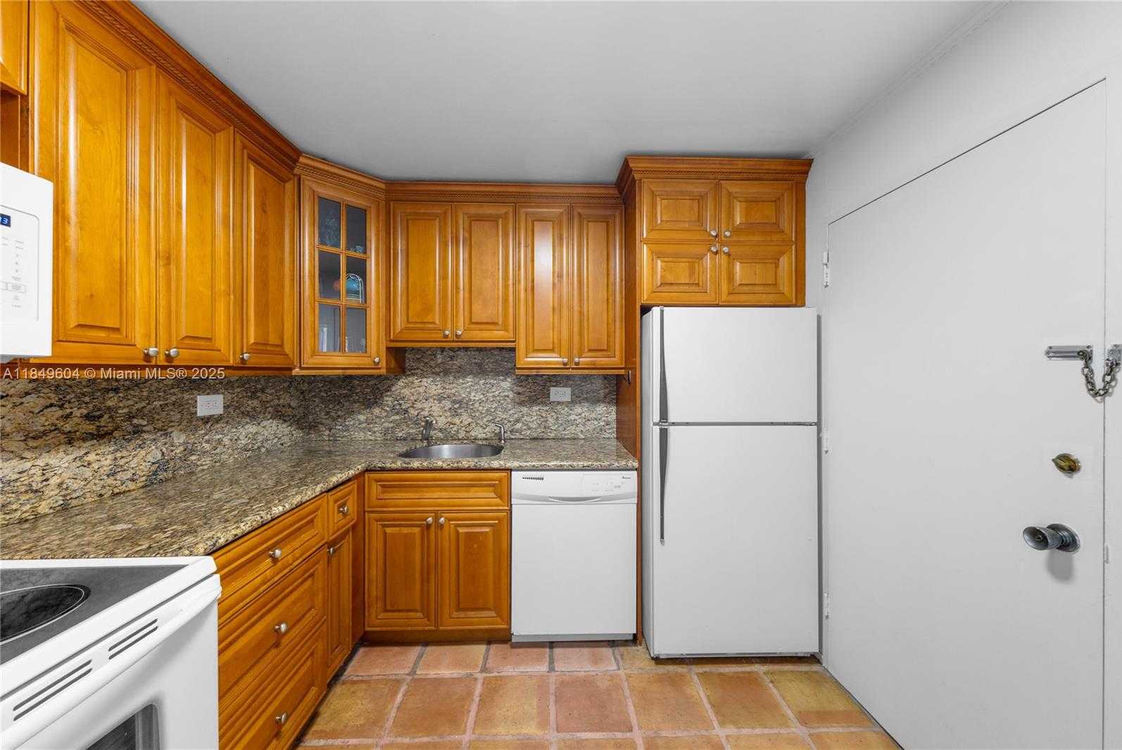 Small Image of 5555 COLLINS AVE #8U, Miami Beach Number 34