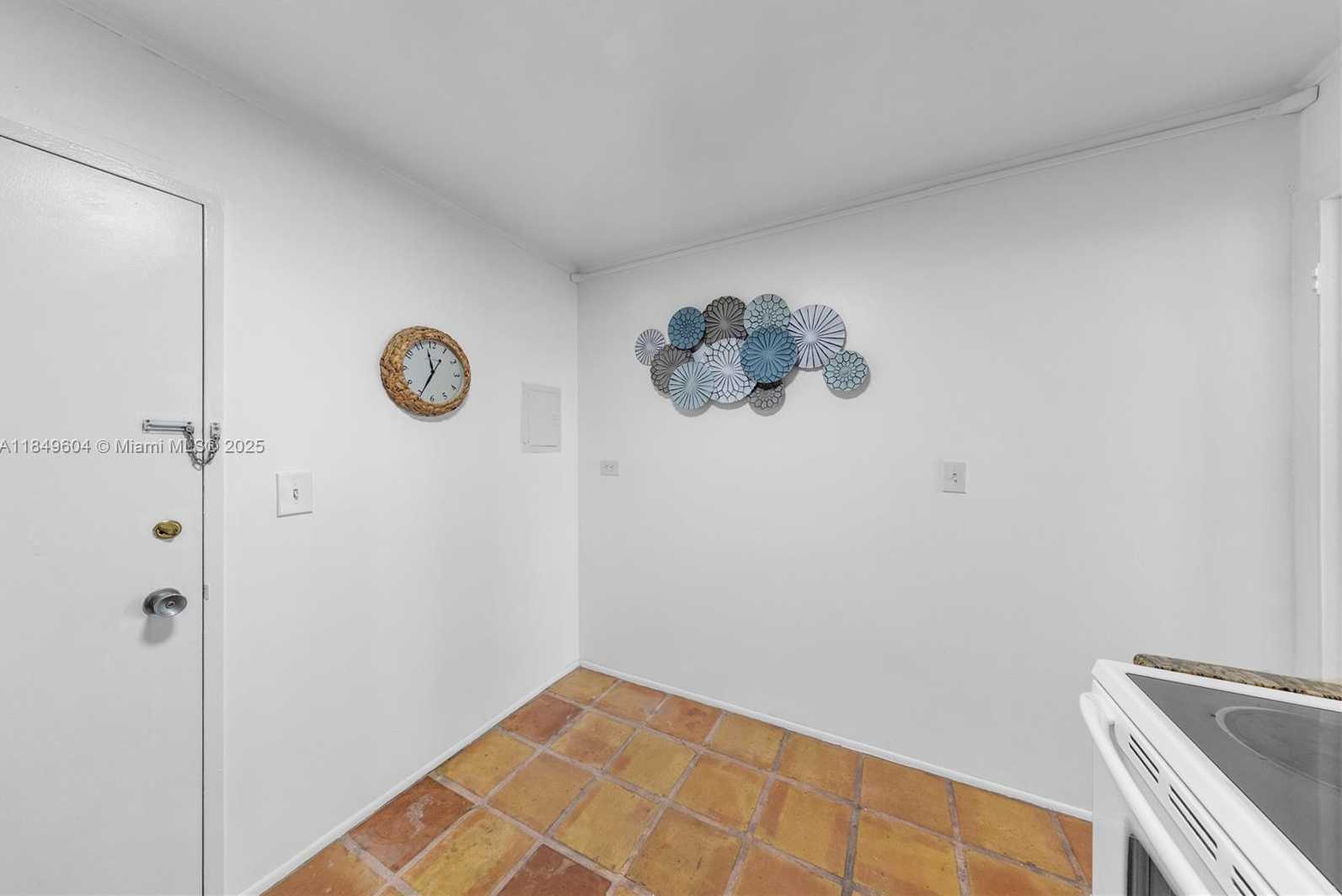 Small Image of 5555 COLLINS AVE #8U, Miami Beach Number 36