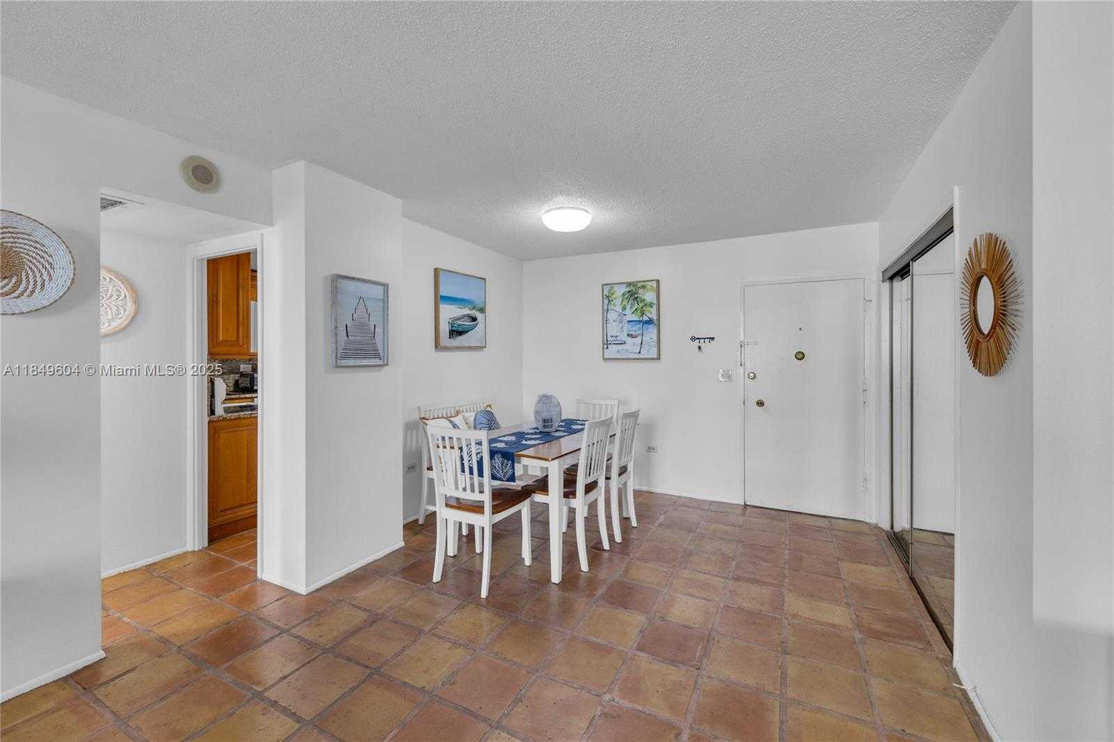 Small Image of 5555 COLLINS AVE #8U, Miami Beach Number 37