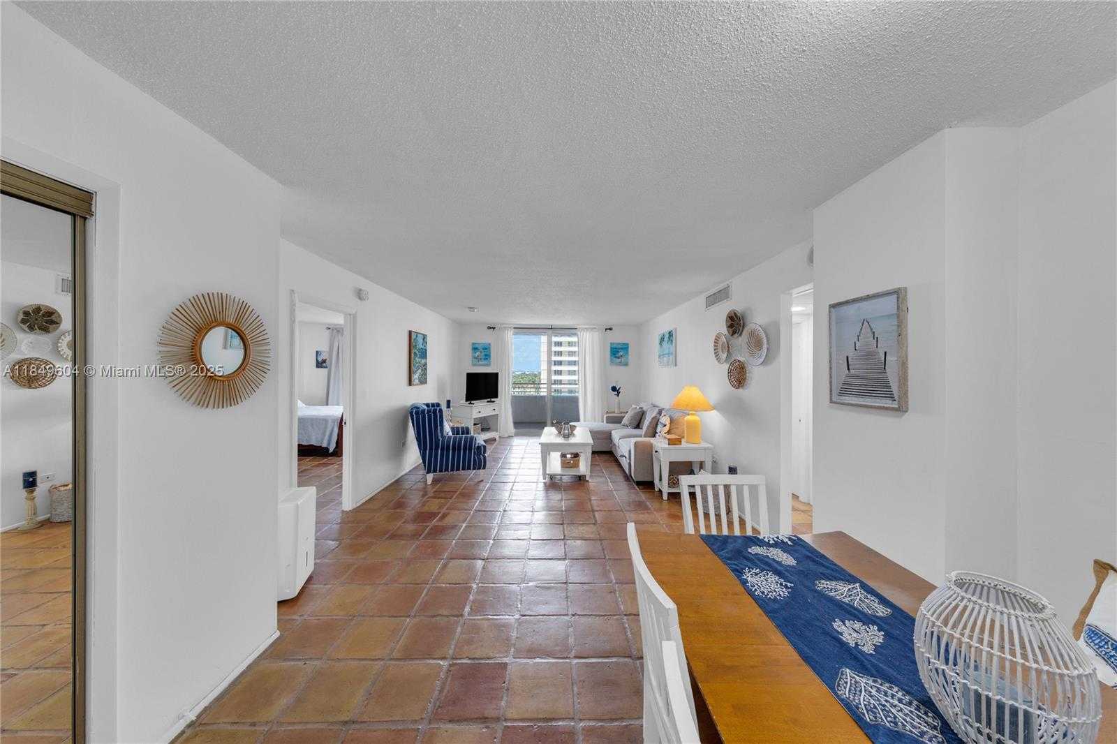 Small Image of 5555 COLLINS AVE #8U, Miami Beach Number 40