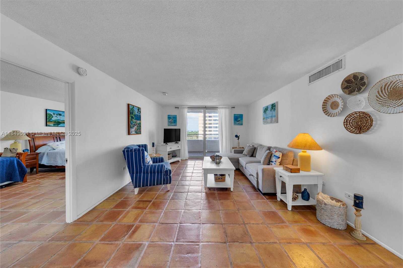 Small Image of 5555 COLLINS AVE #8U, Miami Beach Number 41
