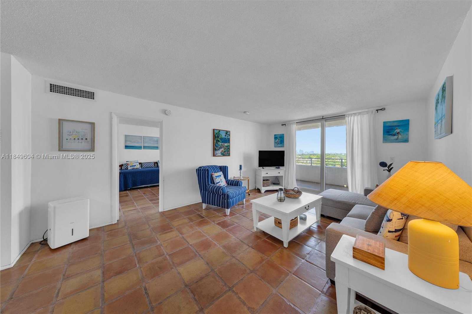 Small Image of 5555 COLLINS AVE #8U, Miami Beach Number 42