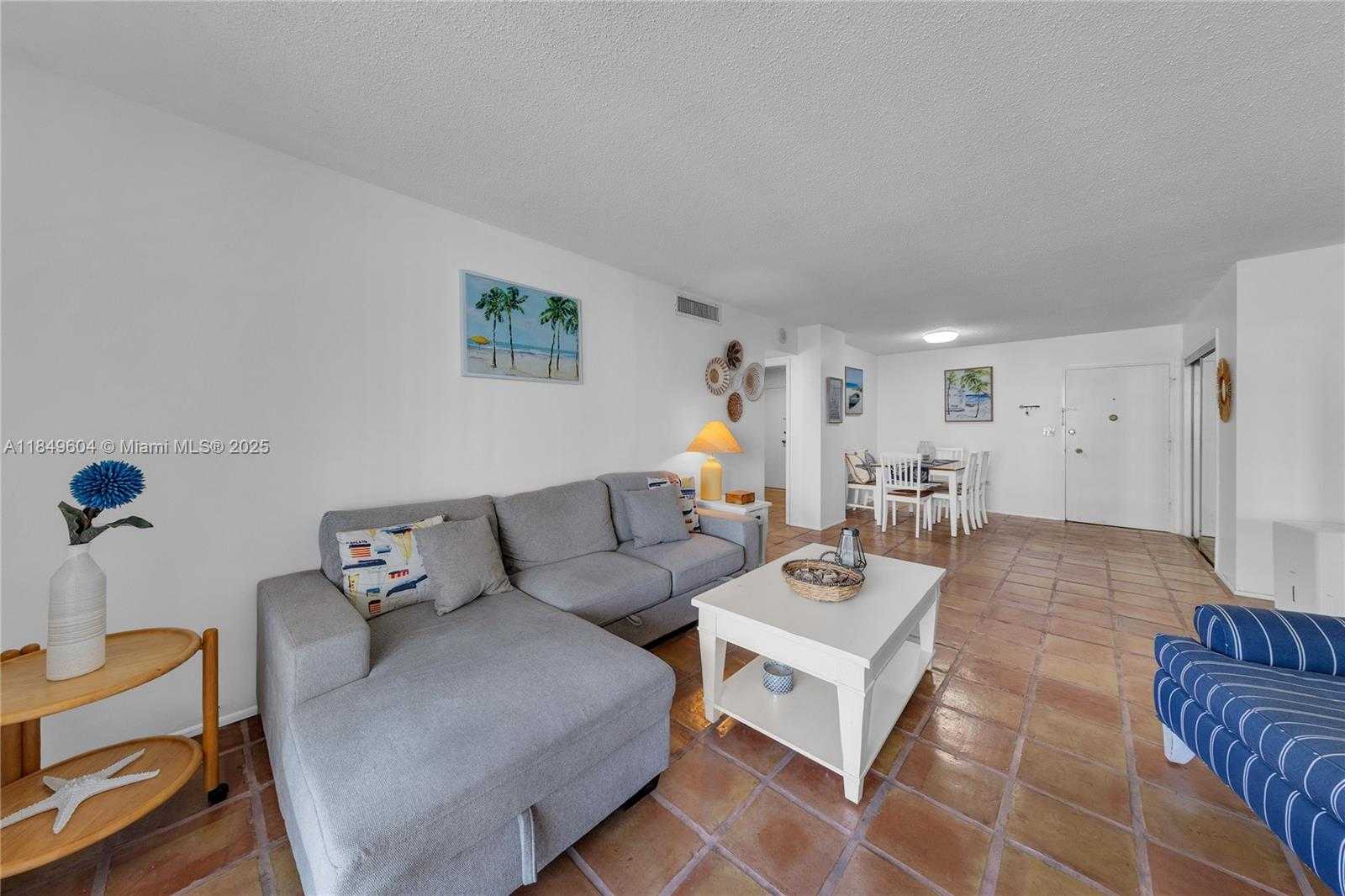Small Image of 5555 COLLINS AVE #8U, Miami Beach Number 46