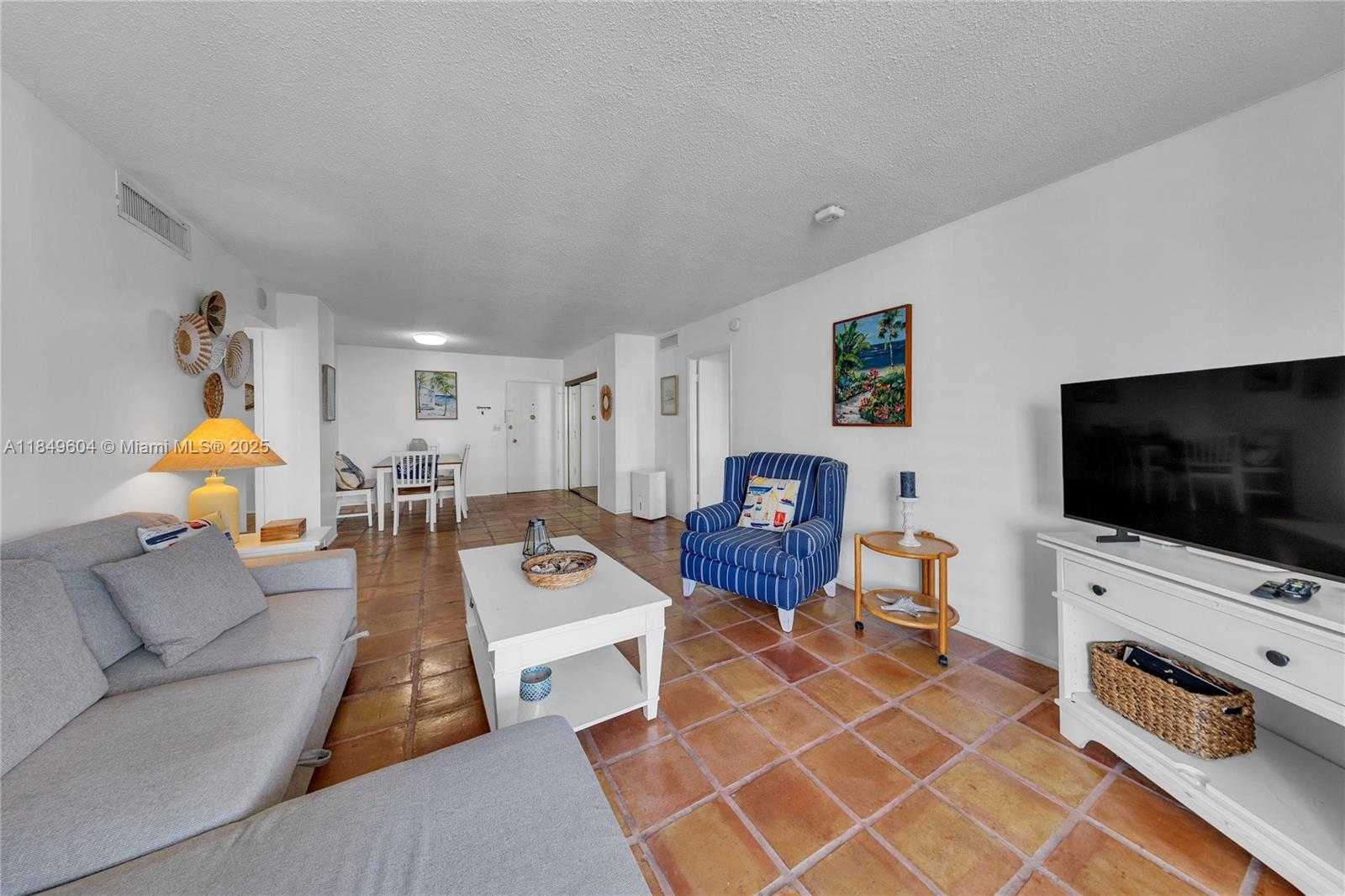 Small Image of 5555 COLLINS AVE #8U, Miami Beach Number 47