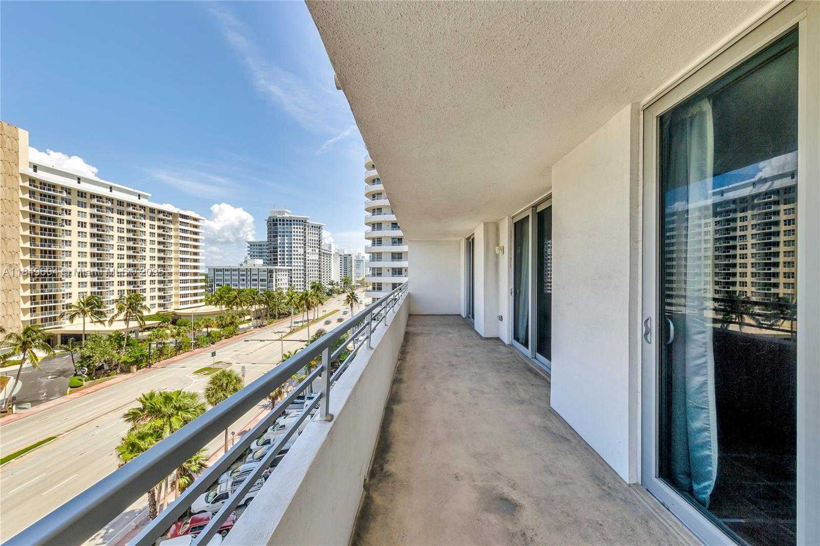 Small Image of 5555 COLLINS AVE #8U, Miami Beach Number 49
