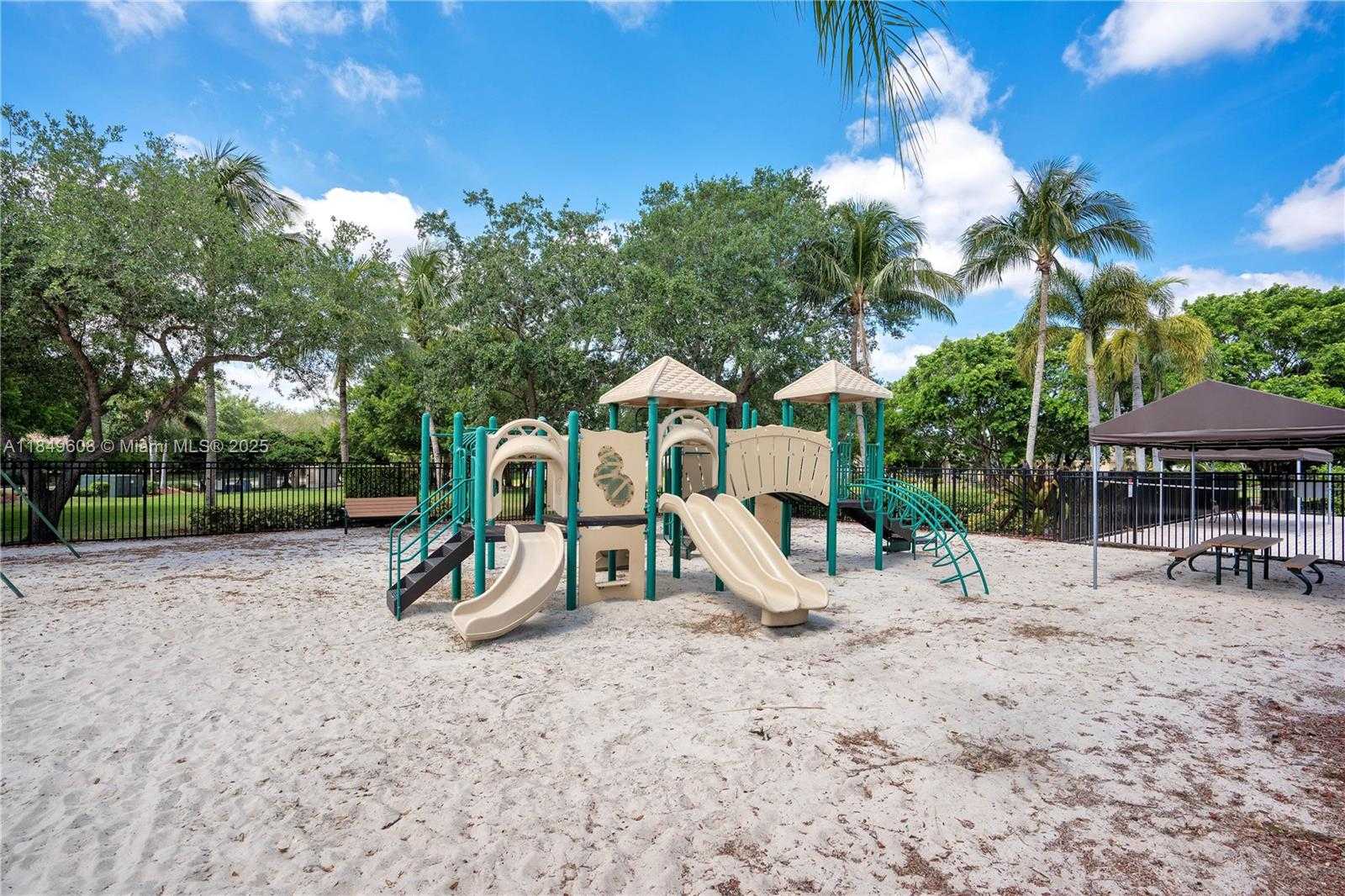 Small Image of 1570 ELM GROVE RD, Weston Number 33