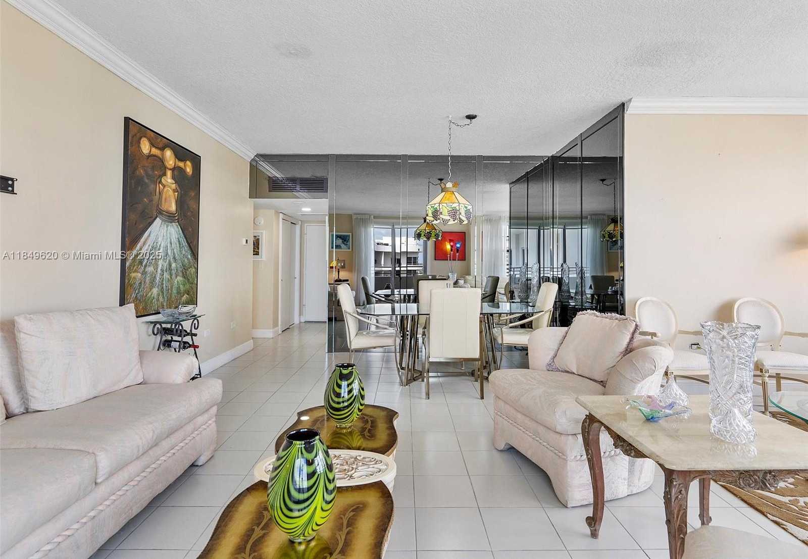 Small Image of 5555 COLLINS AVE #17S, Miami Beach Number 10