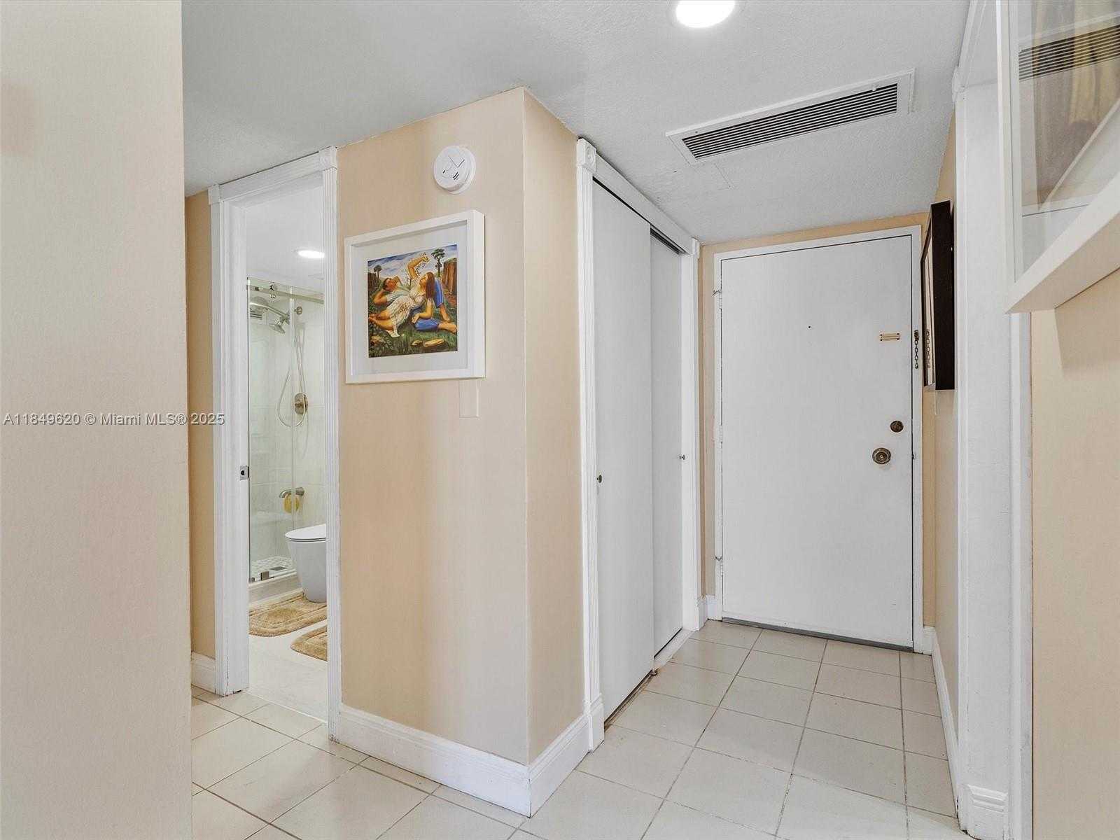 Small Image of 5555 COLLINS AVE #17S, Miami Beach Number 11