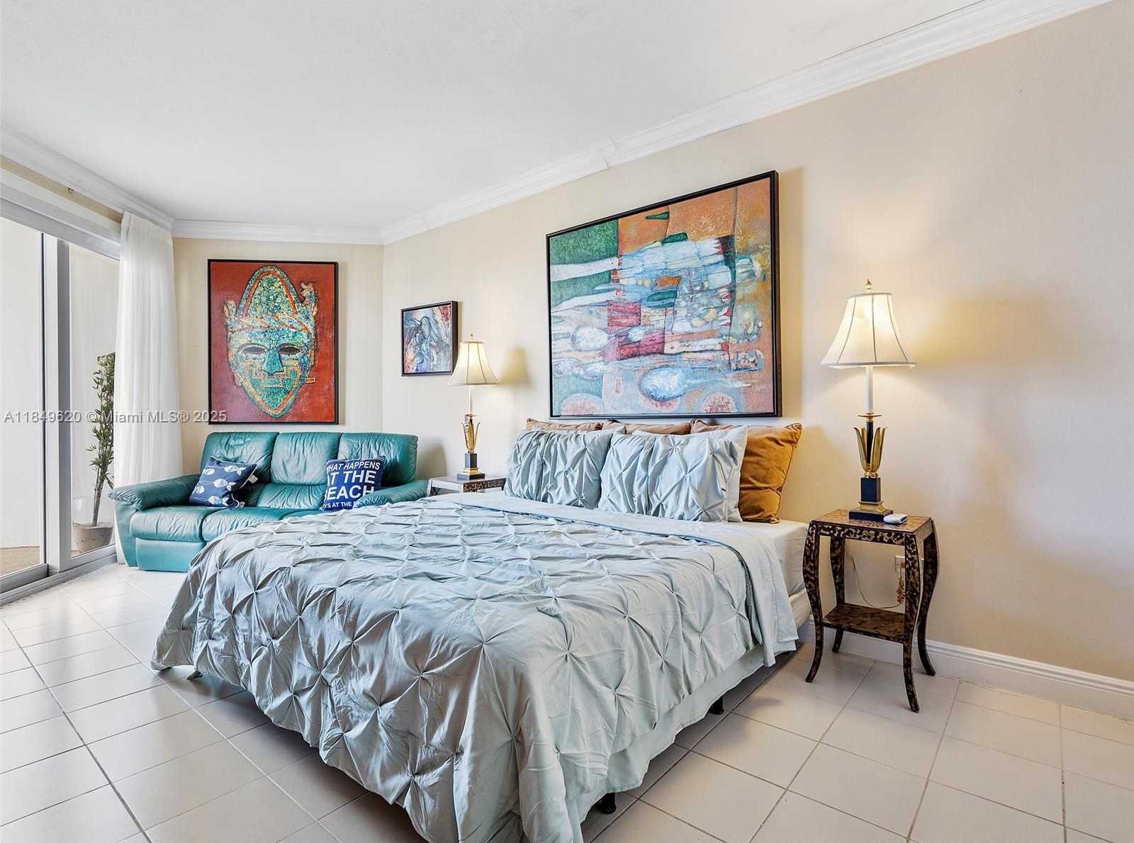 Small Image of 5555 COLLINS AVE #17S, Miami Beach Number 3