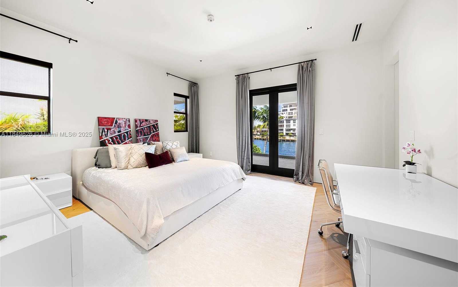 Small Image of Fort Lauderdale Number 40