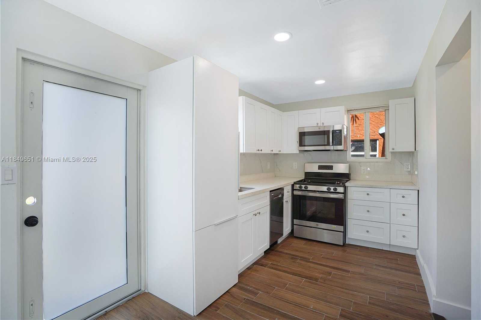 Small Image of 1845 MONROE ST #MAIN, Hollywood Number 2
