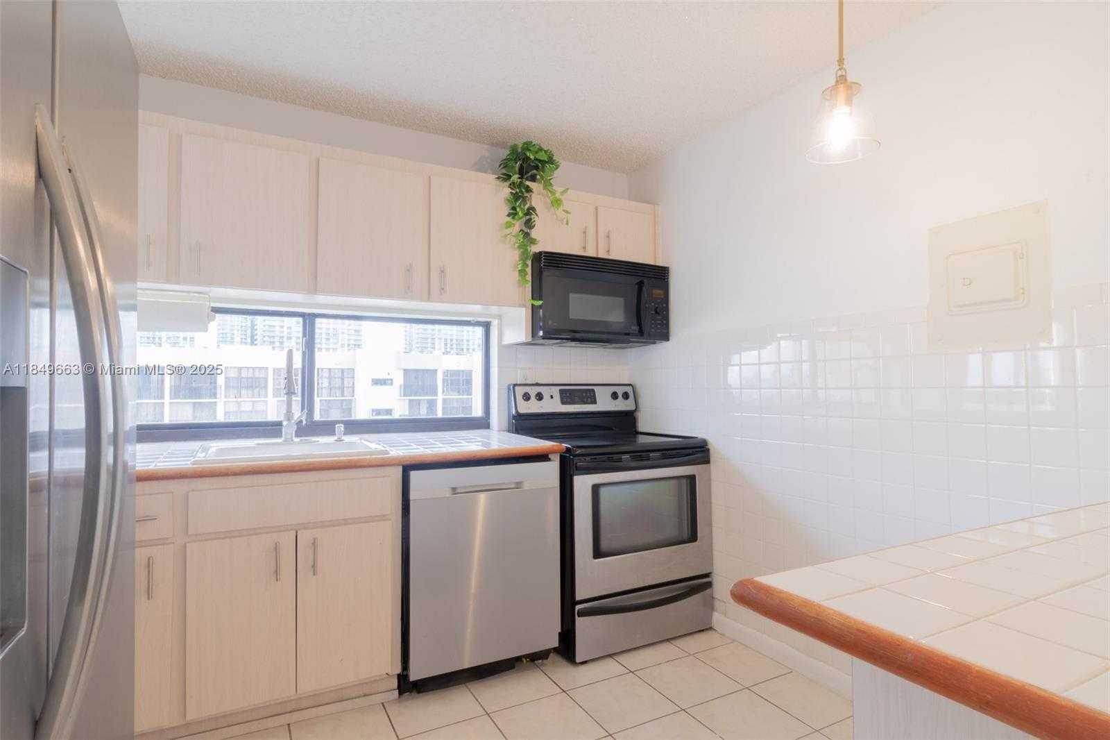 Small Image of 17021 NORTH BAY RD #1027, Sunny Isles Beach Number 18